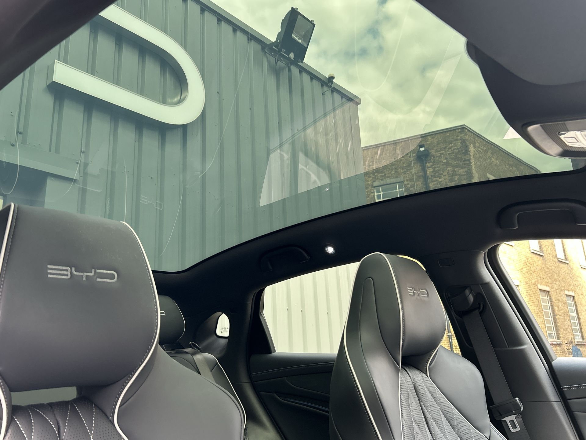 AWD 83KWH