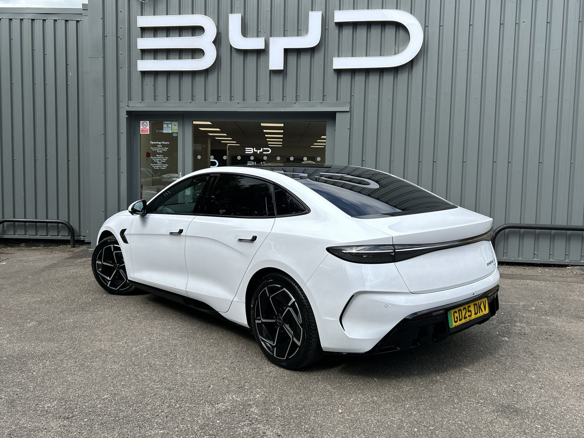 AWD 83KWH