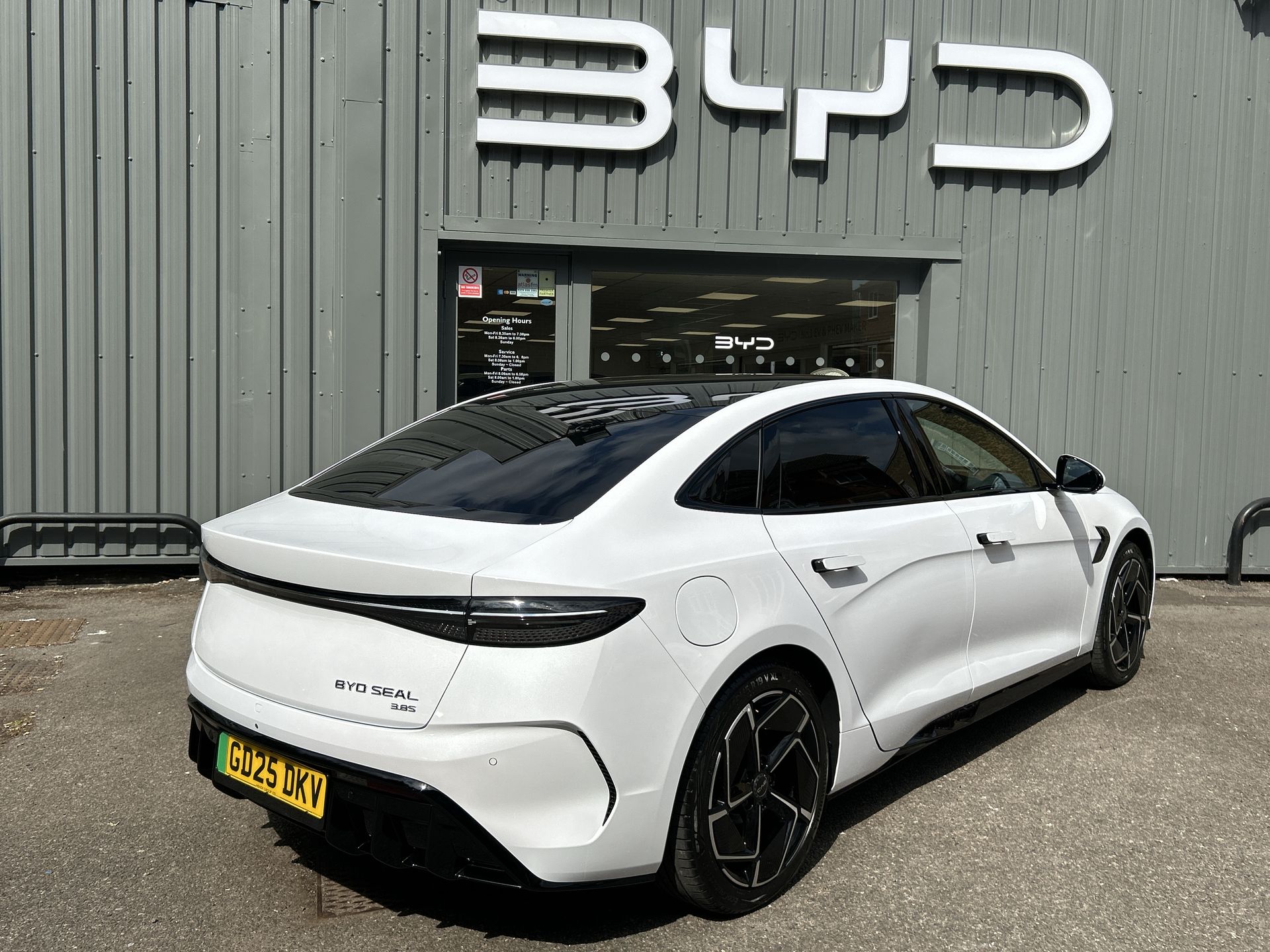AWD 83KWH