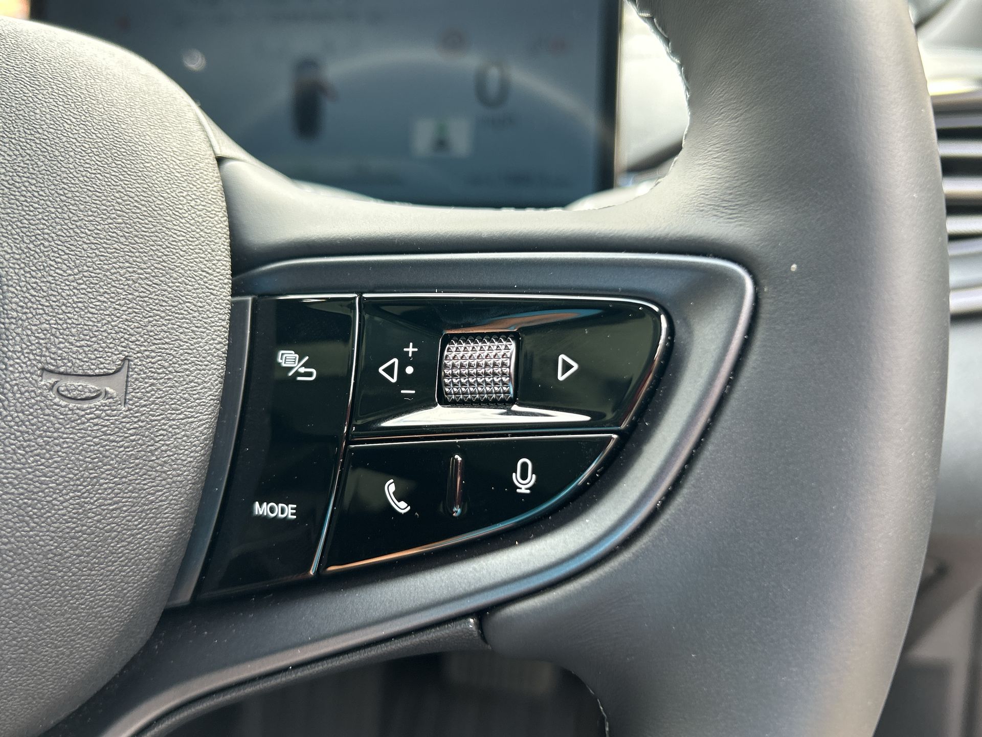 AWD 83KWH