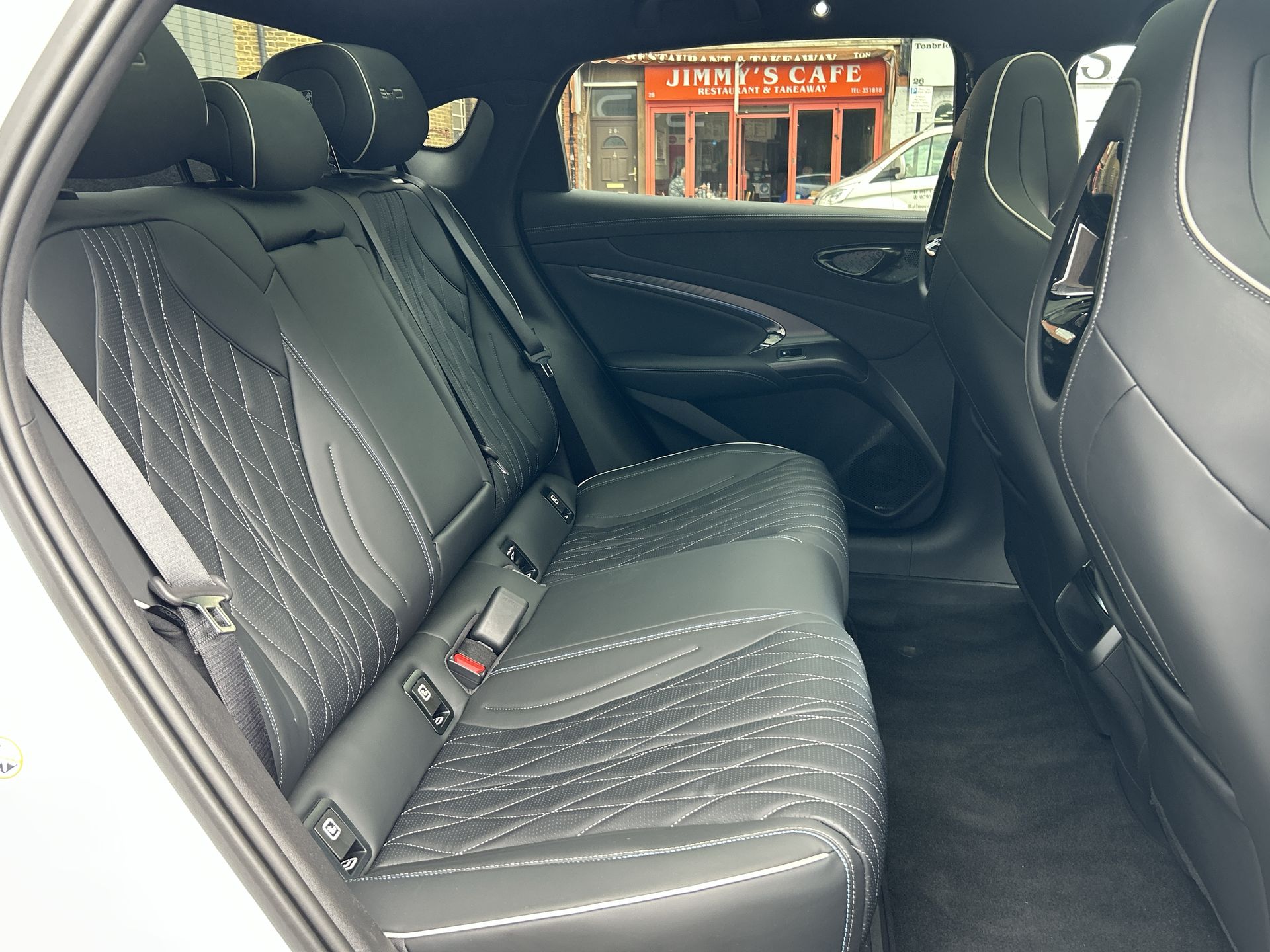 AWD 83KWH