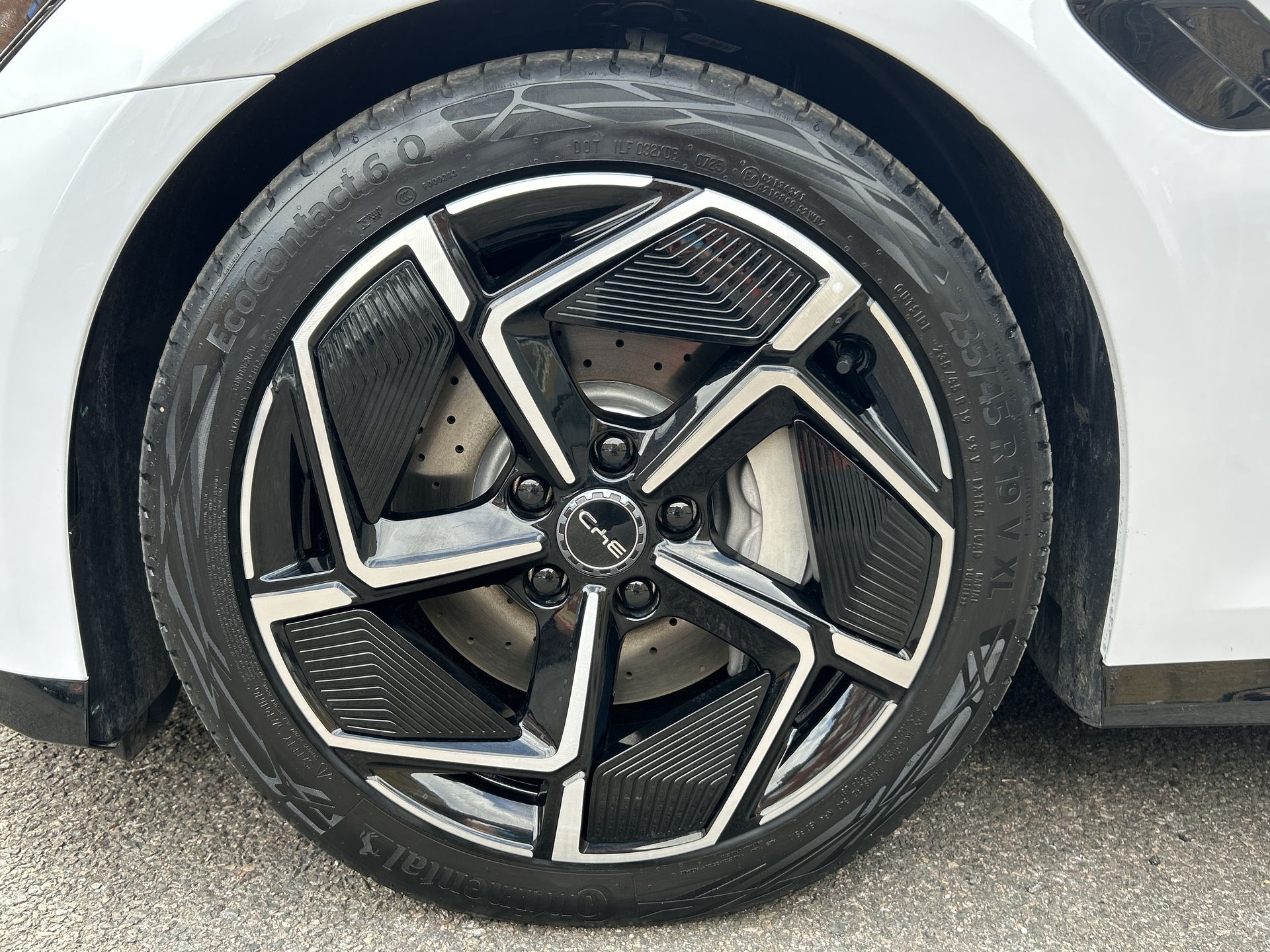 AWD 83KWH