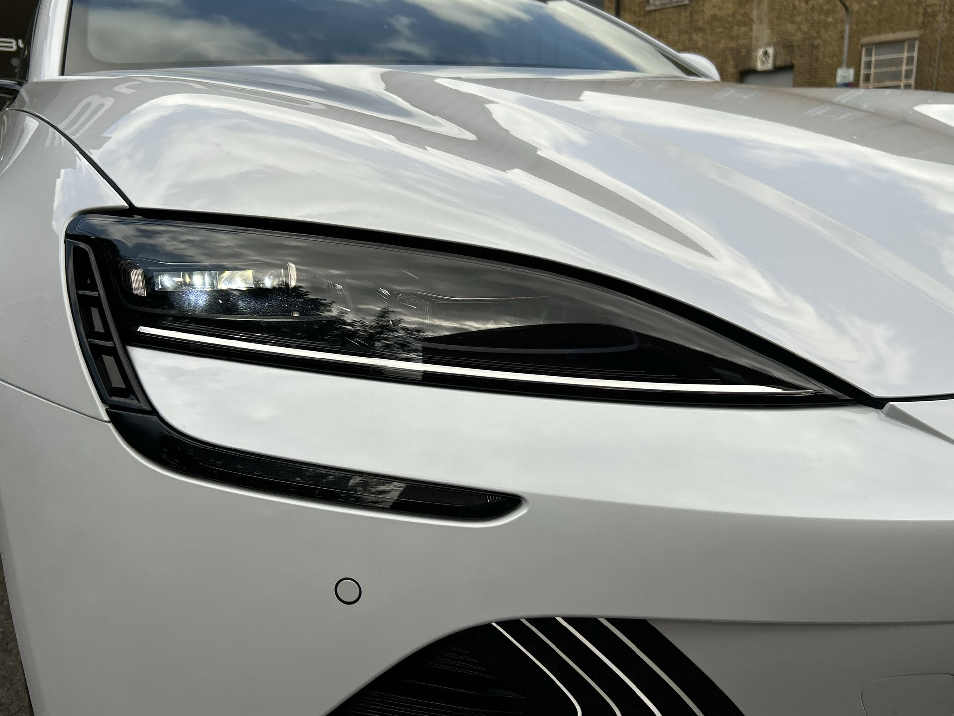 AWD 83KWH