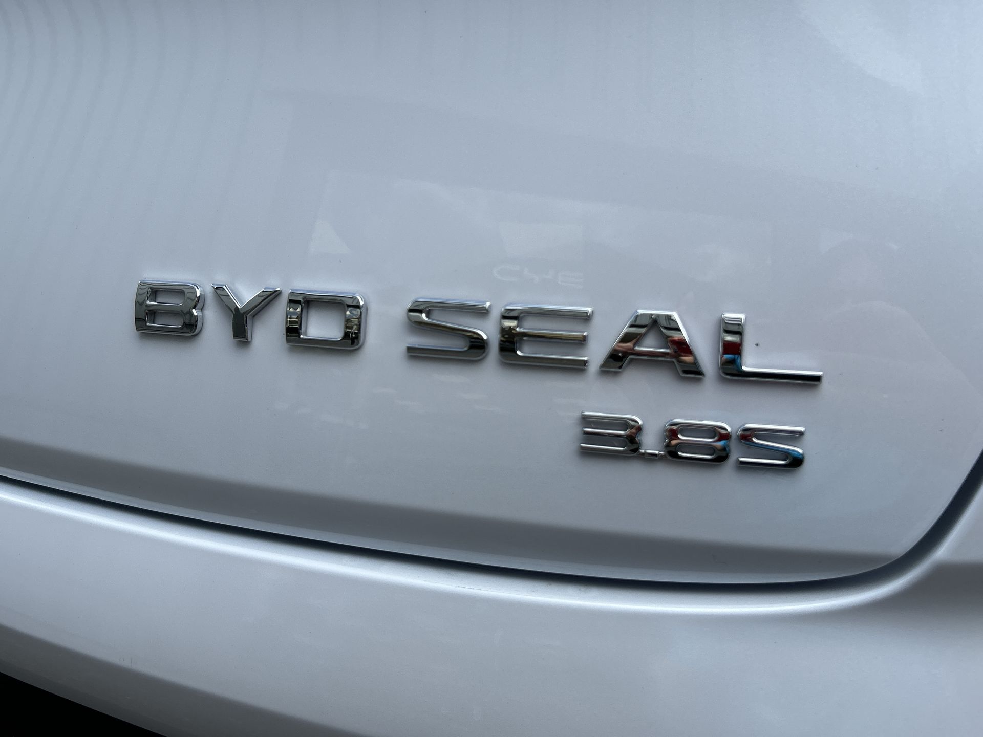 AWD 83KWH