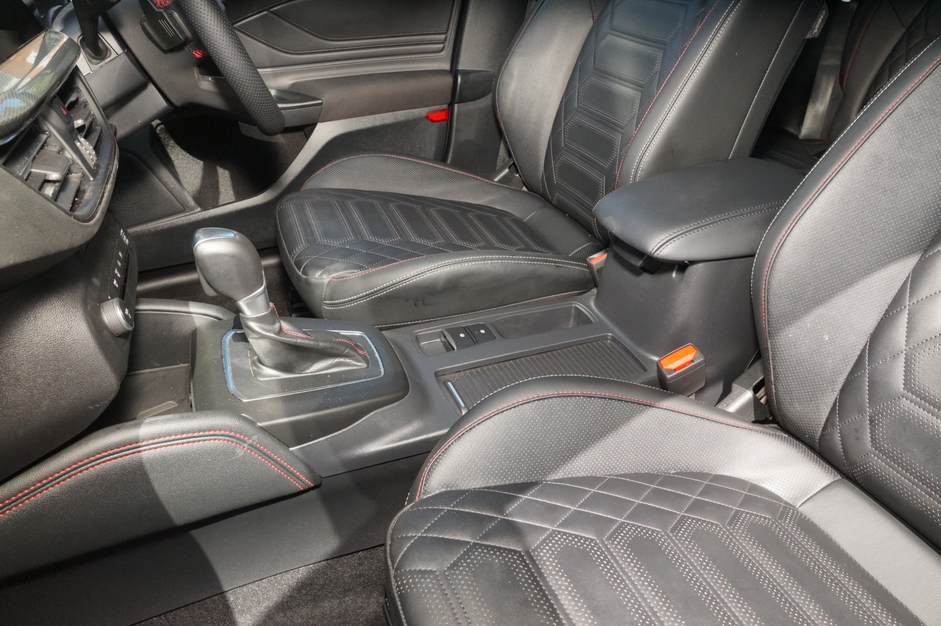 ECOBOOST HYBRID MHEV 155