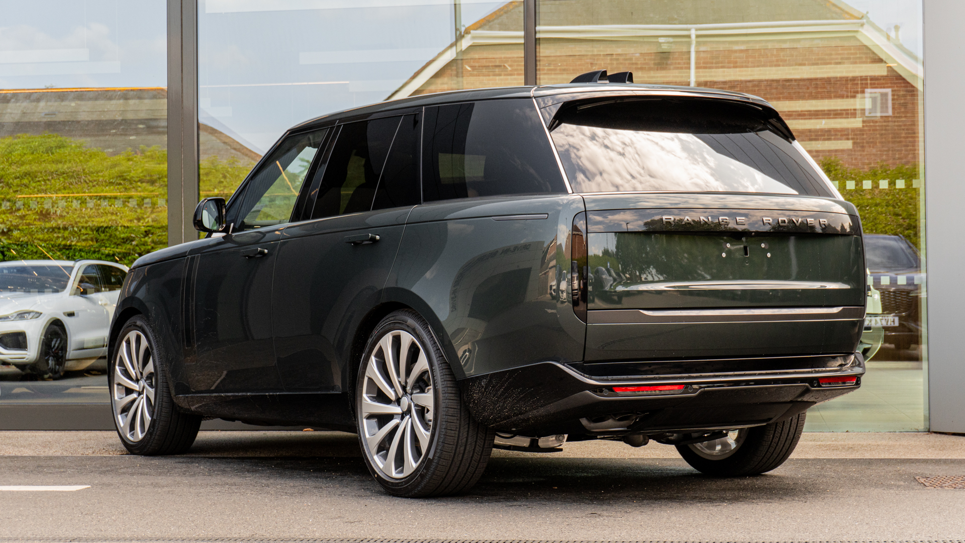 RANGE ROVER 3.0 D300 HSE 4DR AUTO ESTATE