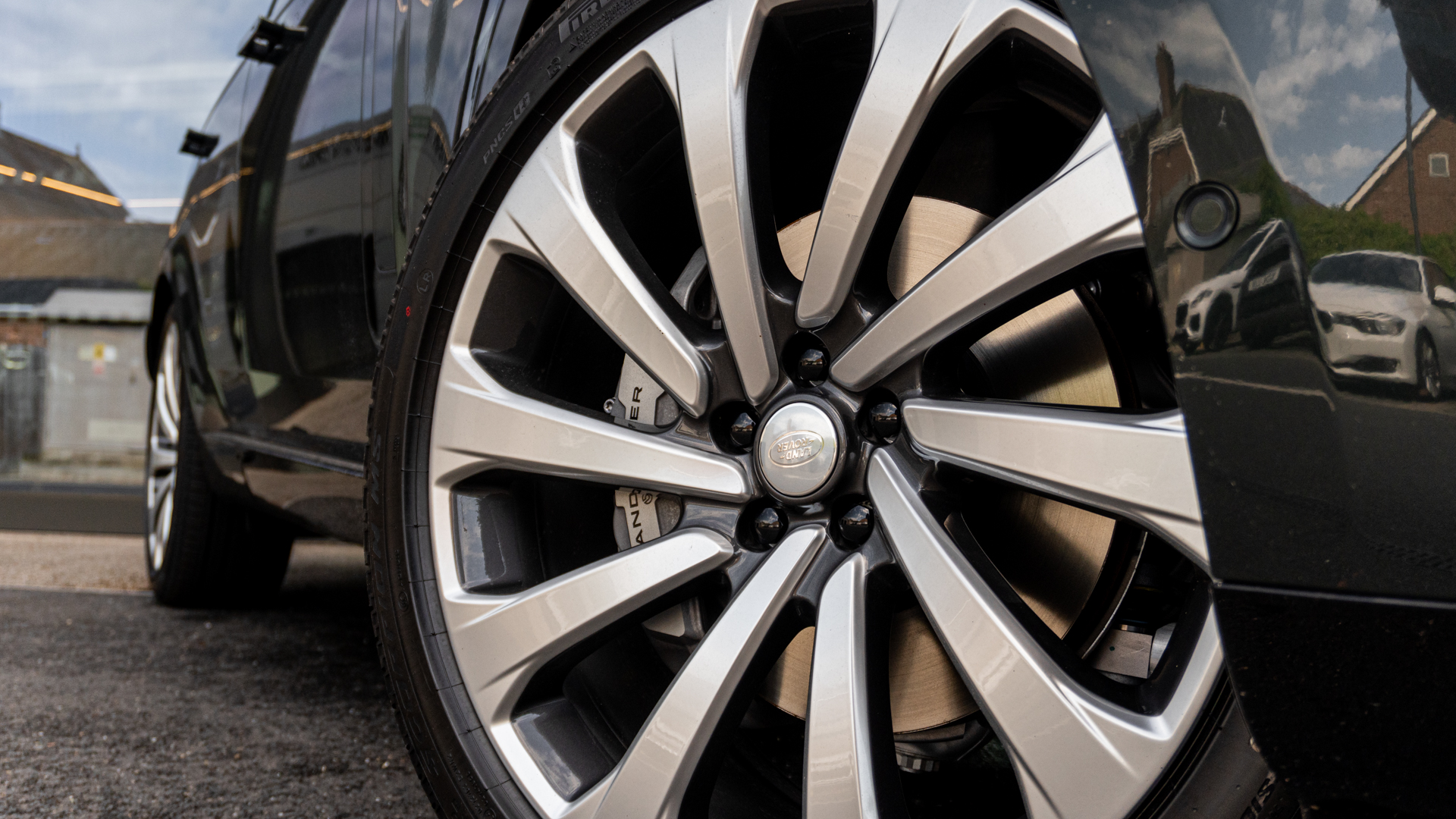 RANGE ROVER 3.0 D300 HSE 4DR AUTO ESTATE