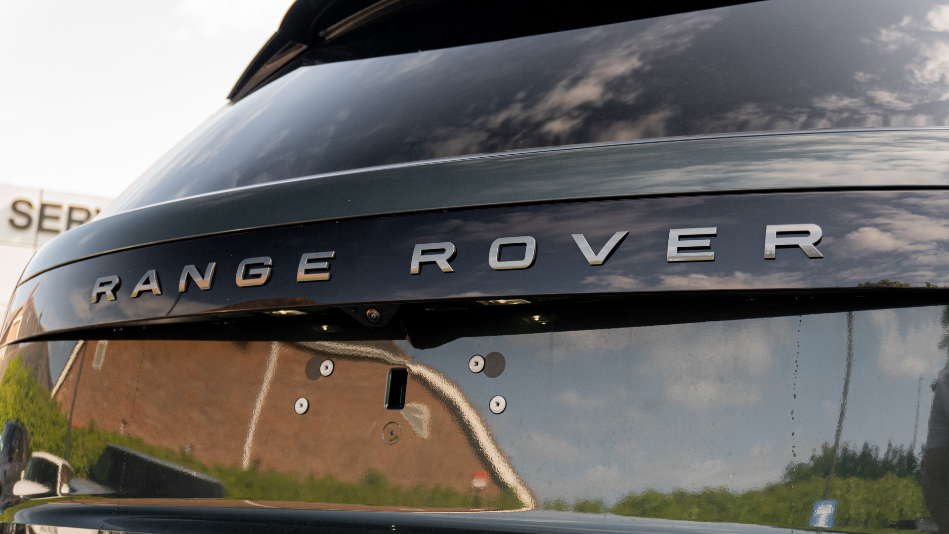 RANGE ROVER 3.0 D300 HSE 4DR AUTO ESTATE