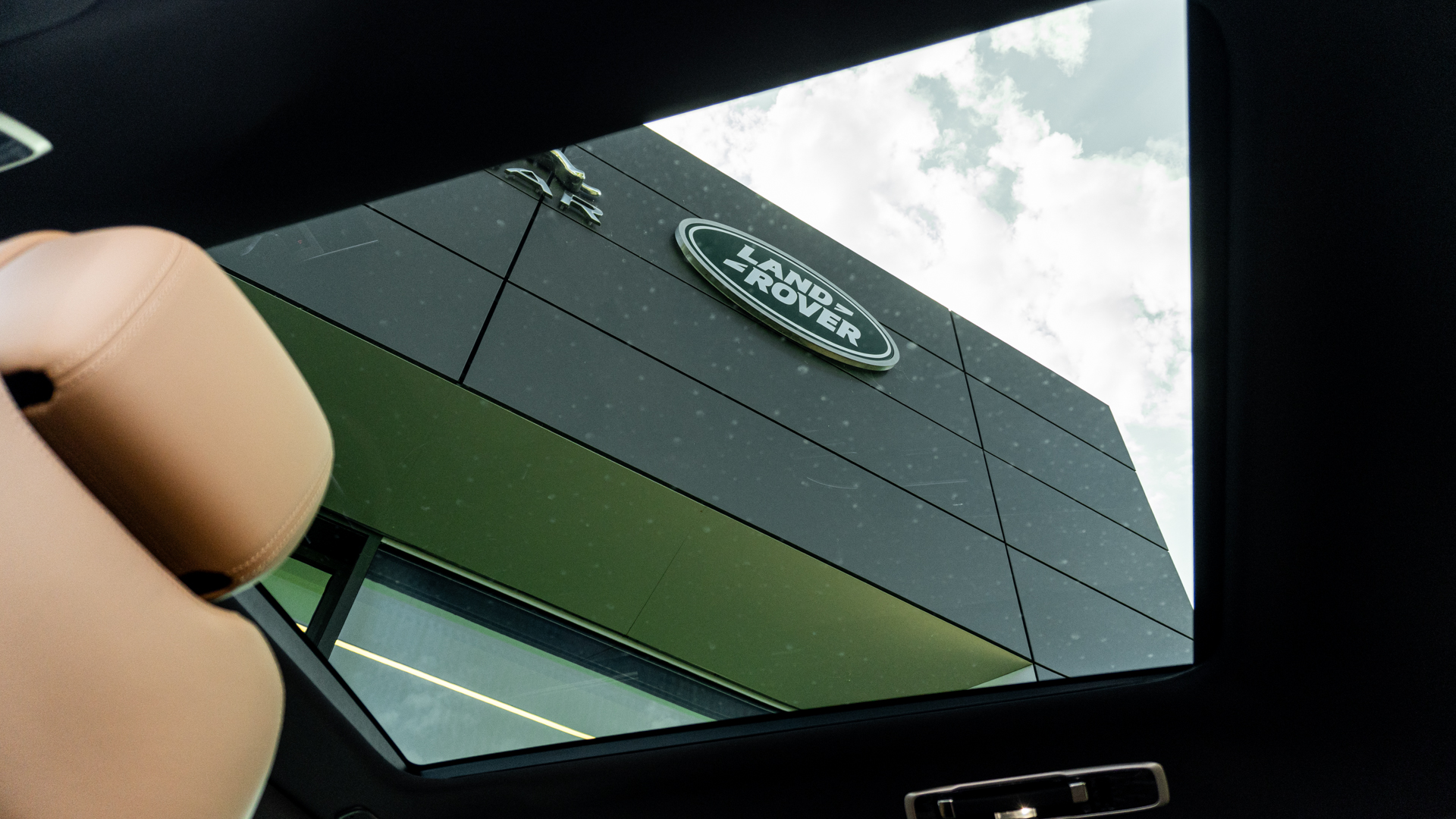 RANGE ROVER 3.0 D300 HSE 4DR AUTO ESTATE