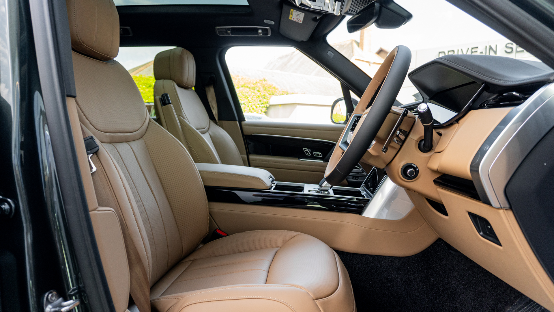 RANGE ROVER 3.0 D300 HSE 4DR AUTO ESTATE