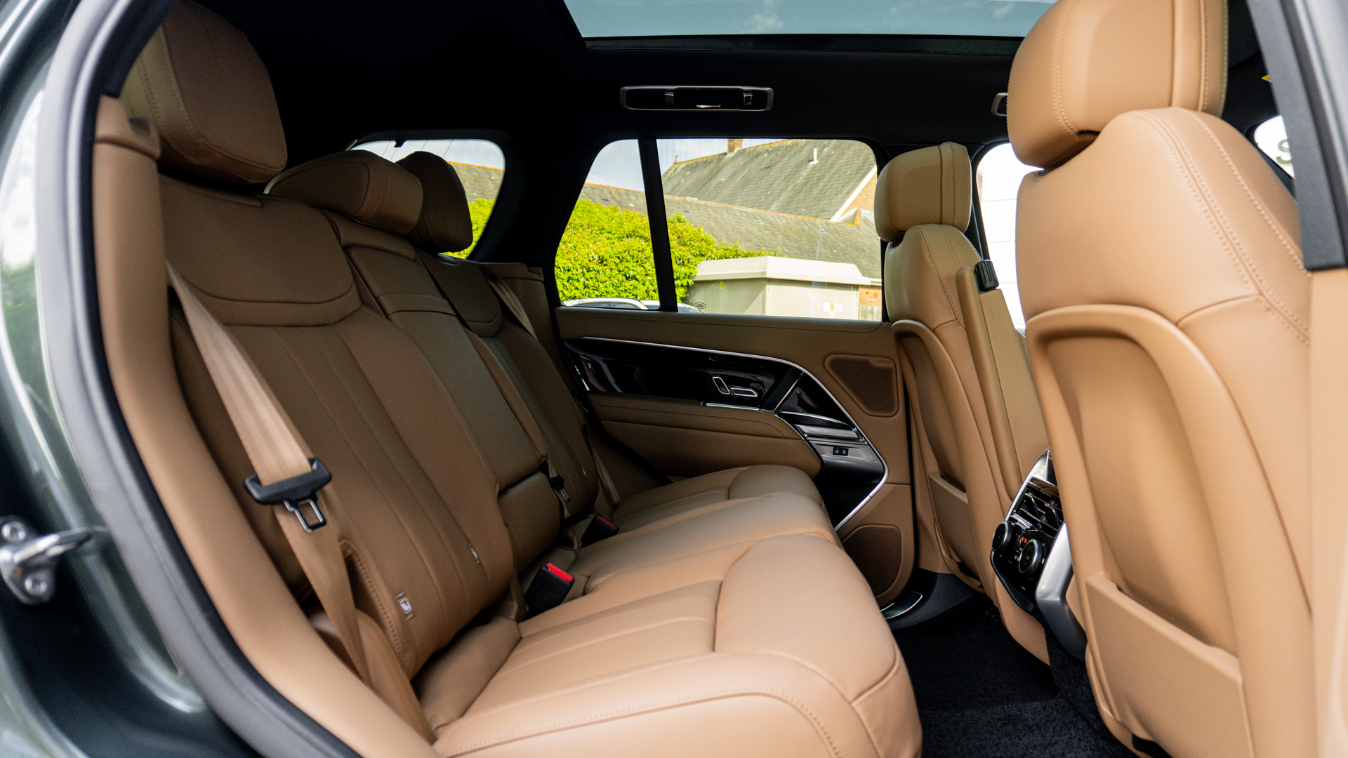 RANGE ROVER 3.0 D300 HSE 4DR AUTO ESTATE