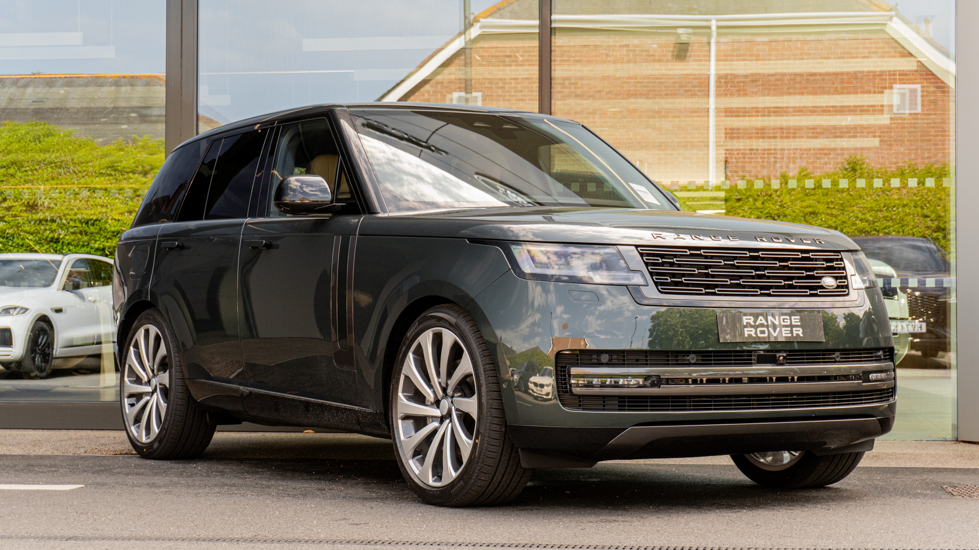 RANGE ROVER 3.0 D300 HSE 4DR AUTO ESTATE