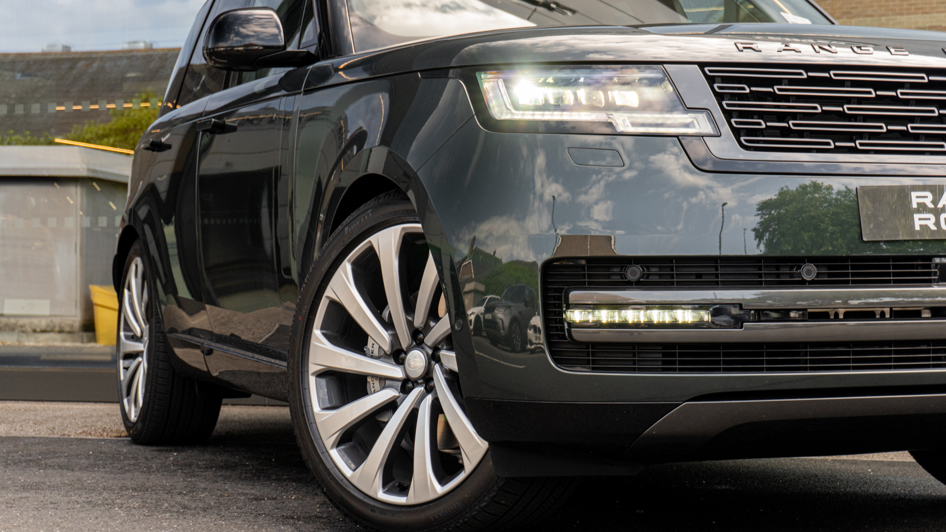 RANGE ROVER 3.0 D300 HSE 4DR AUTO ESTATE