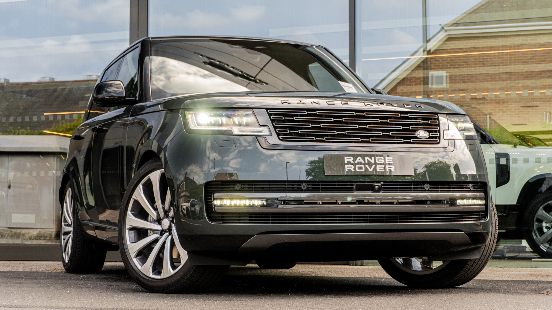 RANGE ROVER 3.0 D300 HSE 4DR AUTO ESTATE