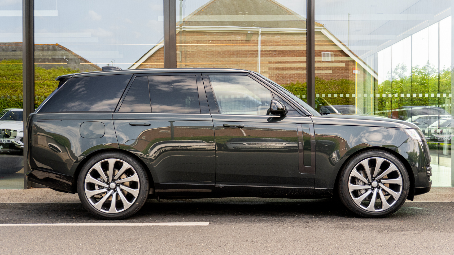 RANGE ROVER 3.0 D300 HSE 4DR AUTO ESTATE
