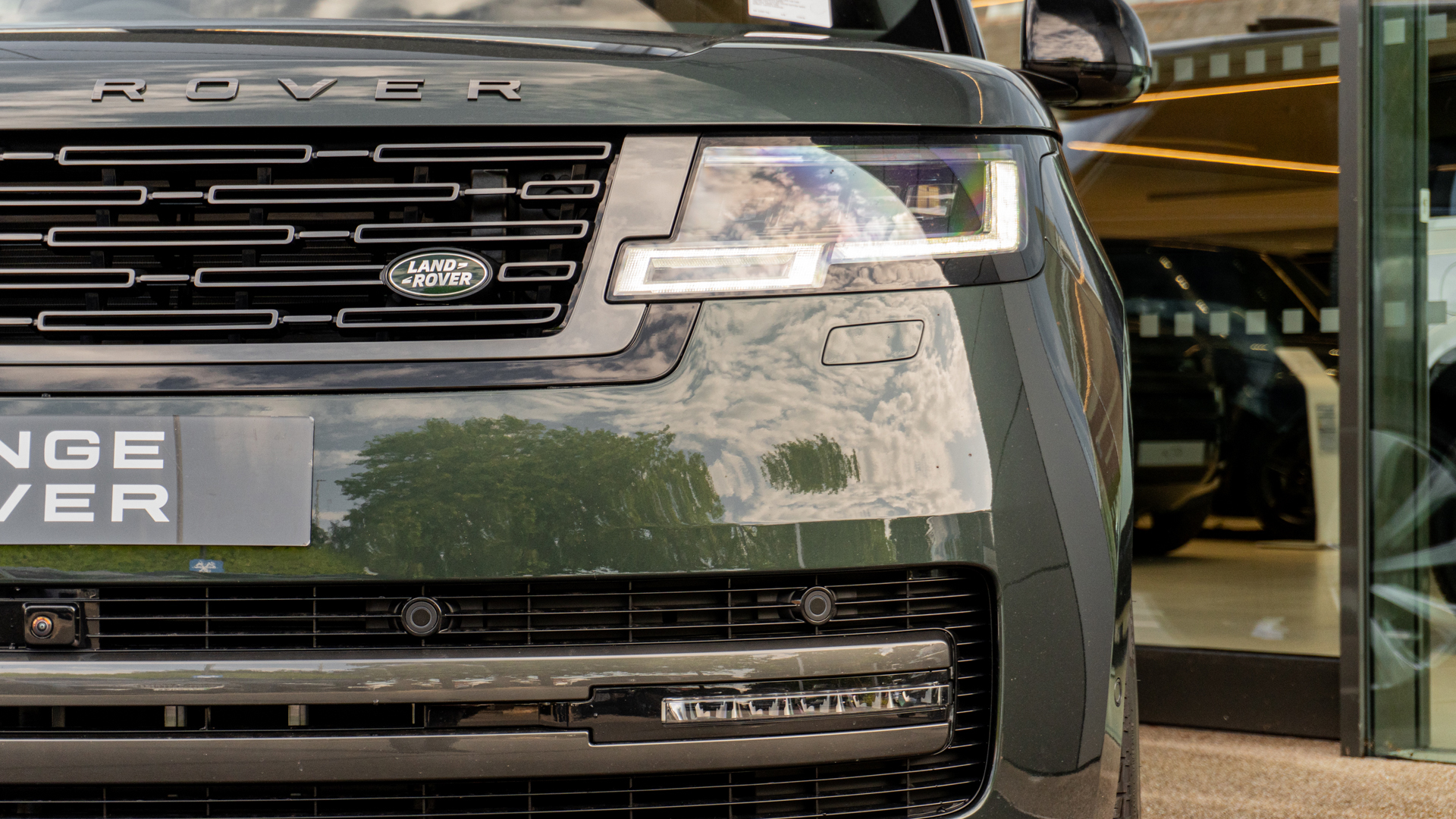 RANGE ROVER 3.0 D300 HSE 4DR AUTO ESTATE