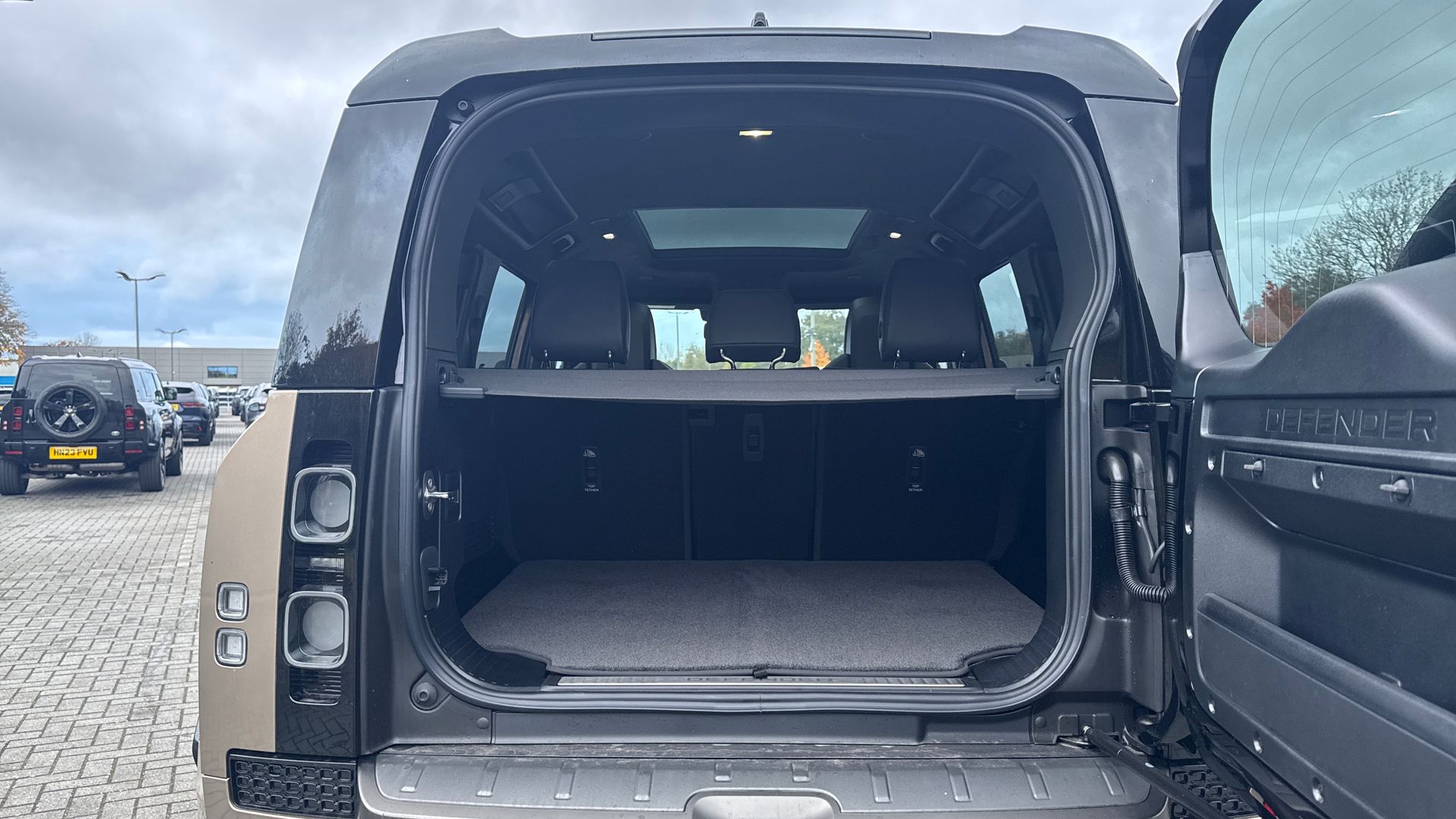 DEFENDER 4.4 P635 OCTA 110 5DR AUTO ESTATE