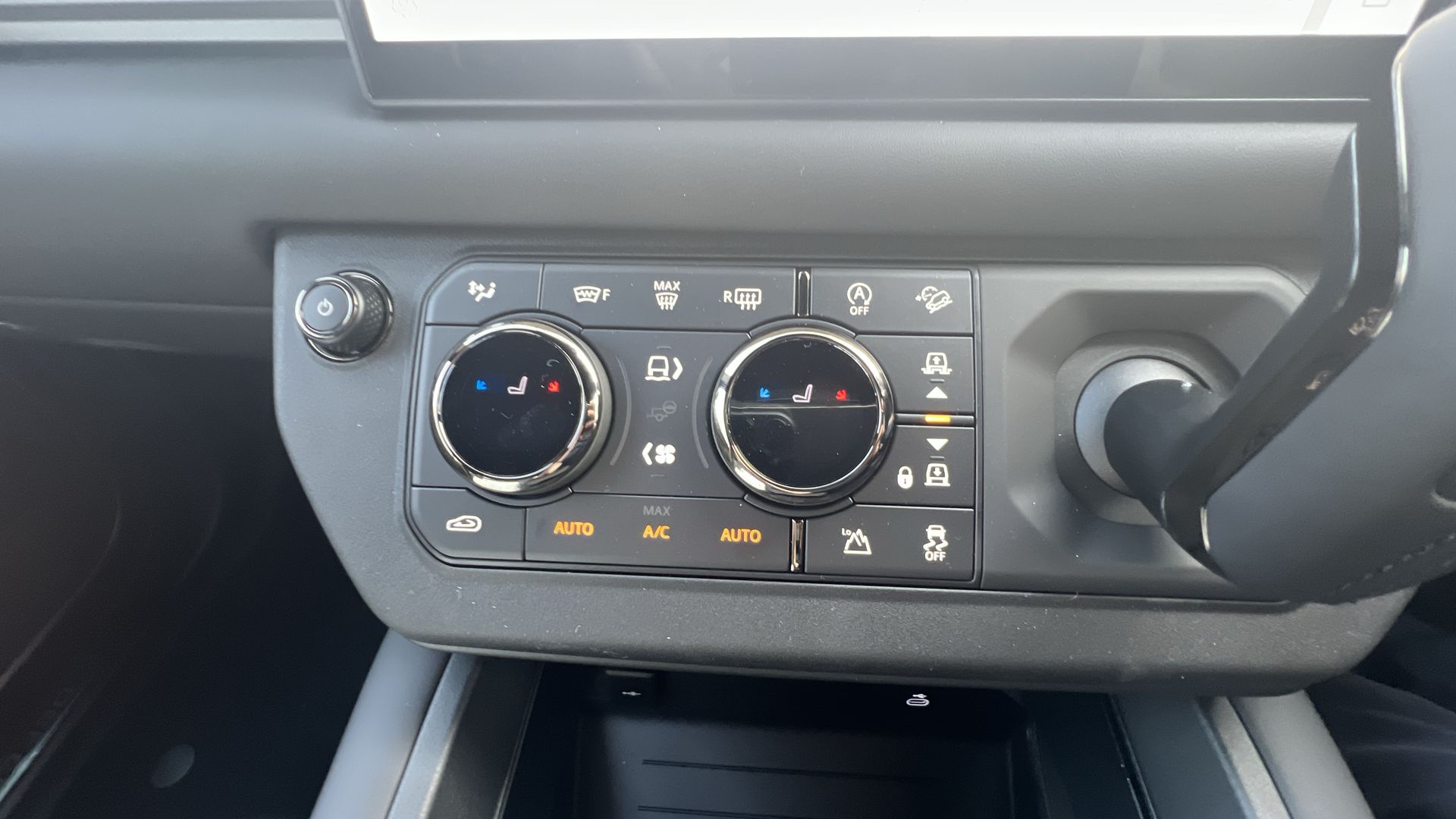 DEFENDER 4.4 P635 OCTA 110 5DR AUTO ESTATE