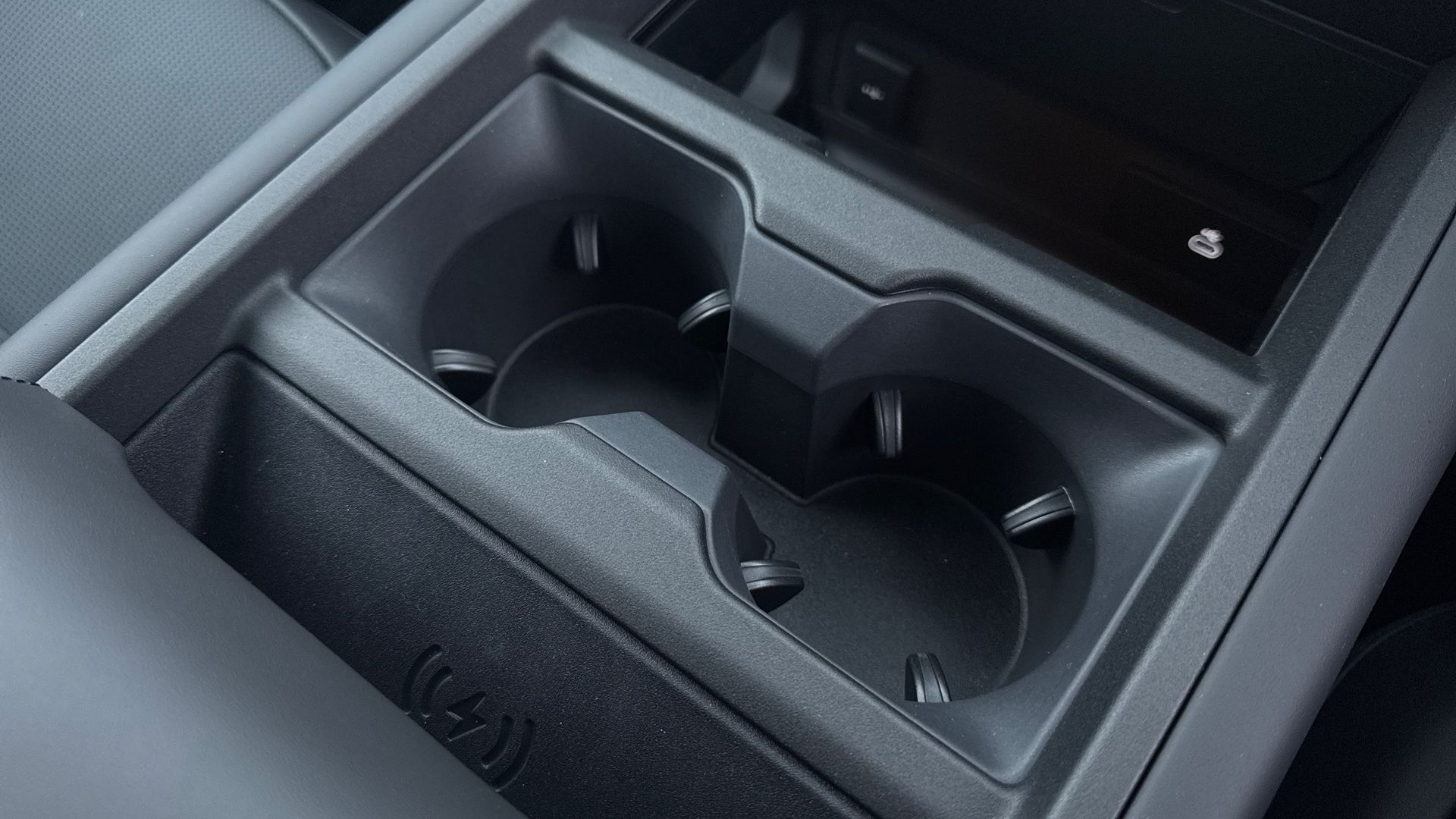 DEFENDER 4.4 P635 OCTA 110 5DR AUTO ESTATE