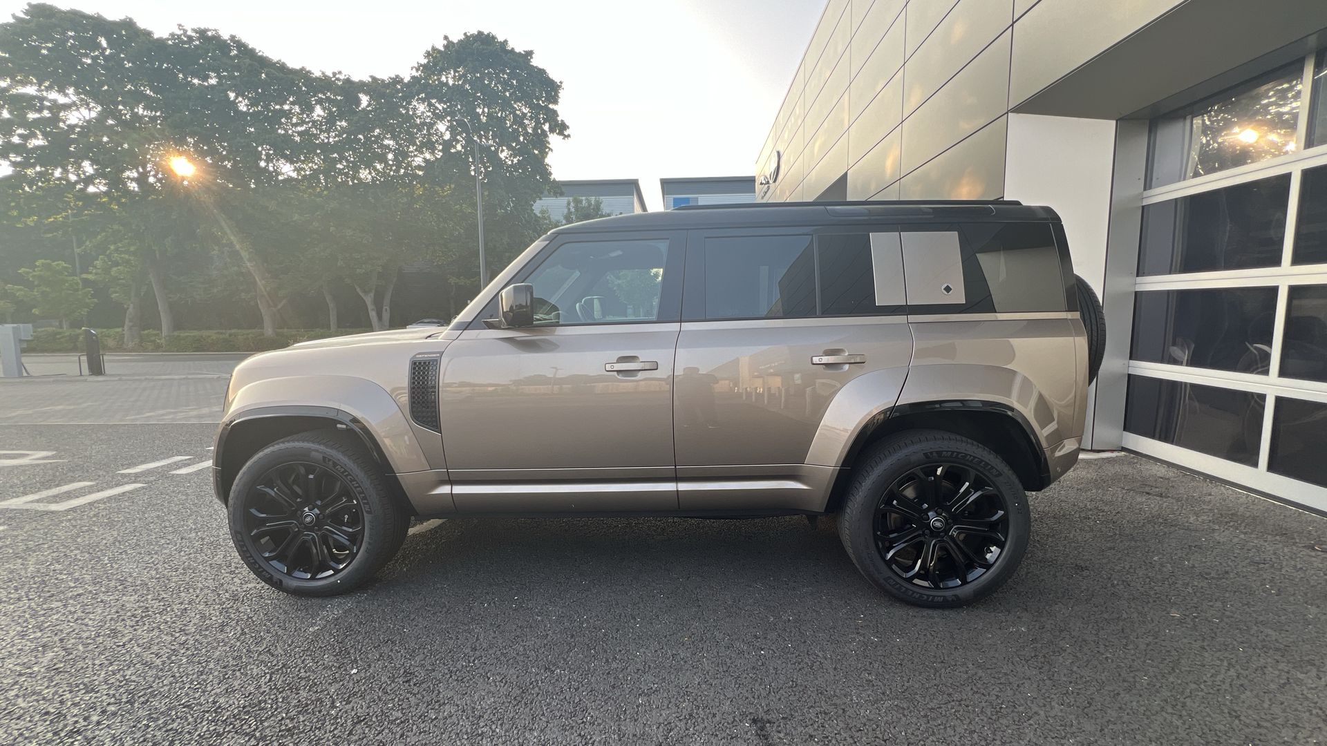 DEFENDER 4.4 P635 OCTA 110 5DR AUTO ESTATE