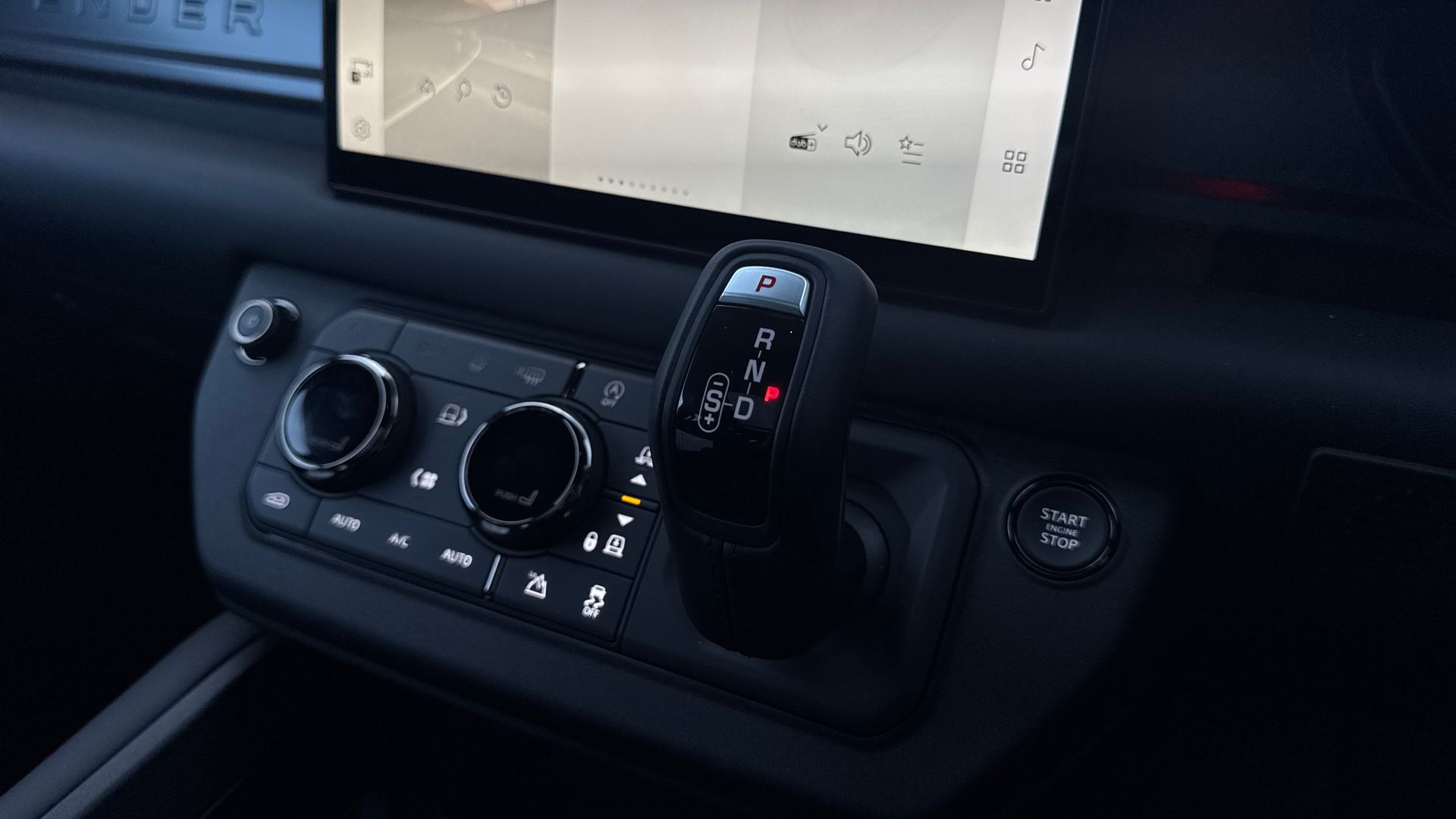 DEFENDER 4.4 P635 OCTA 110 5DR AUTO ESTATE