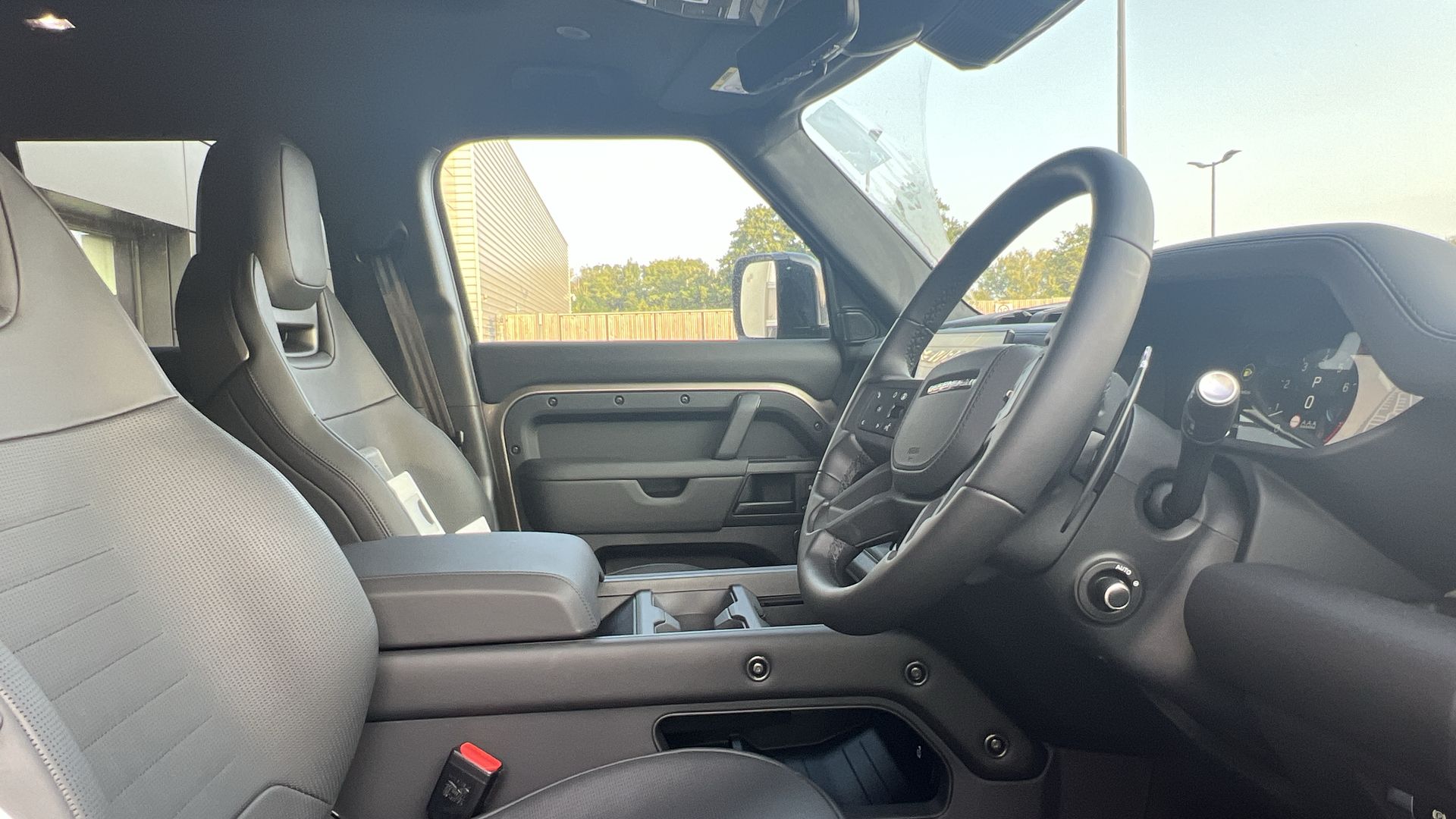 DEFENDER 4.4 P635 OCTA 110 5DR AUTO ESTATE