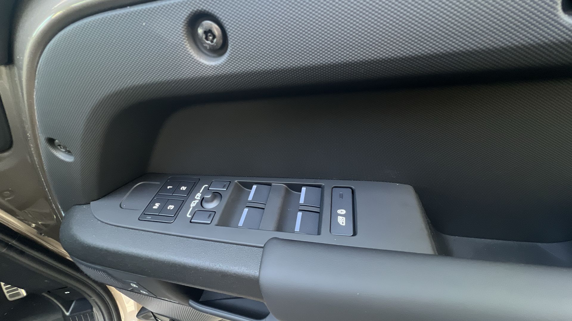 DEFENDER 4.4 P635 OCTA 110 5DR AUTO ESTATE
