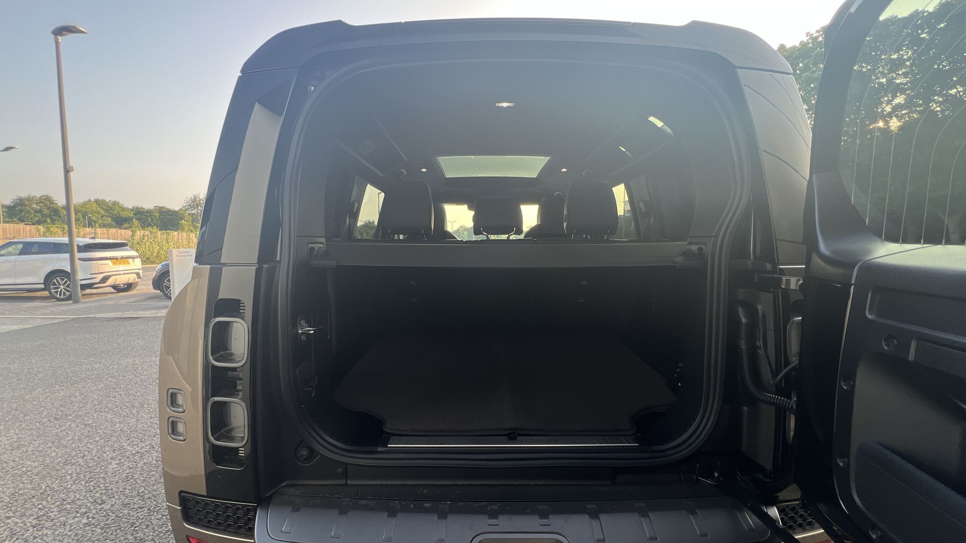 DEFENDER 4.4 P635 OCTA 110 5DR AUTO ESTATE