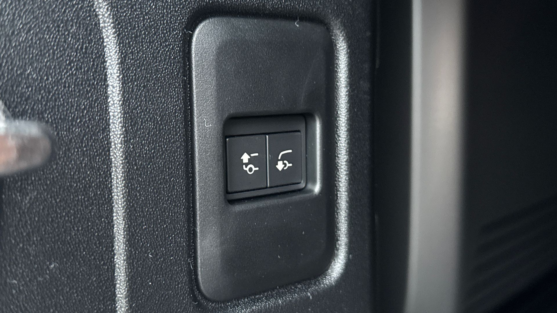 DEFENDER 4.4 P635 OCTA 110 5DR AUTO ESTATE