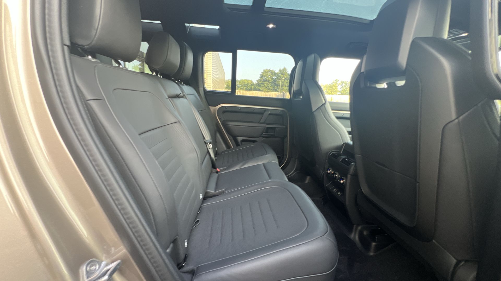 DEFENDER 4.4 P635 OCTA 110 5DR AUTO ESTATE