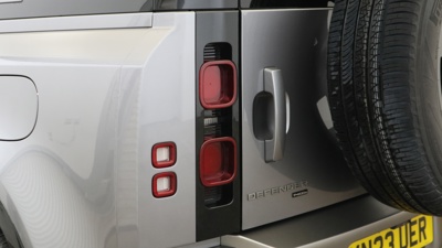 LAND ROVER DEFENDER 110