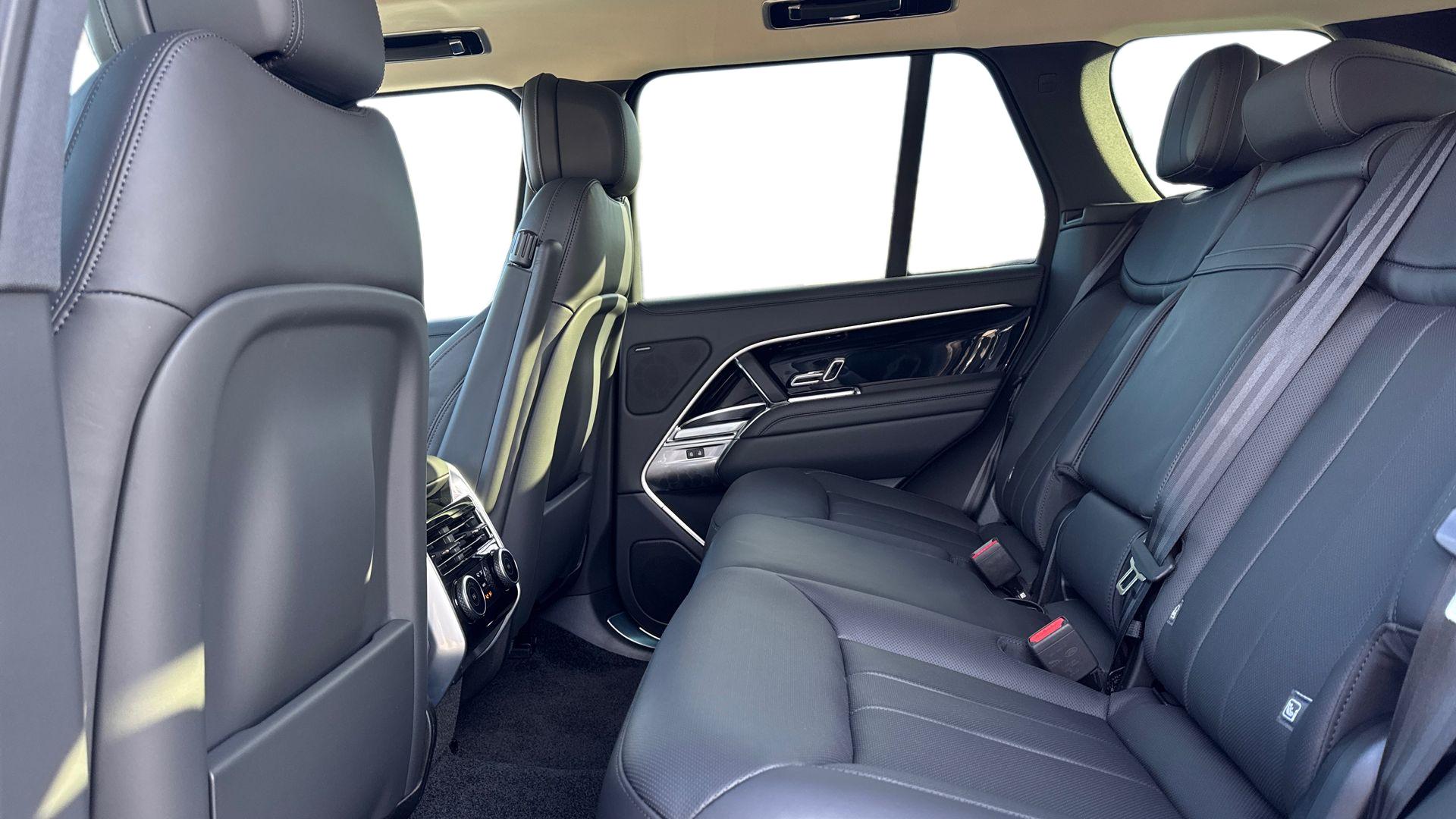 RANGE ROVER 3.0 D300 SE 4DR AUTO ESTATE