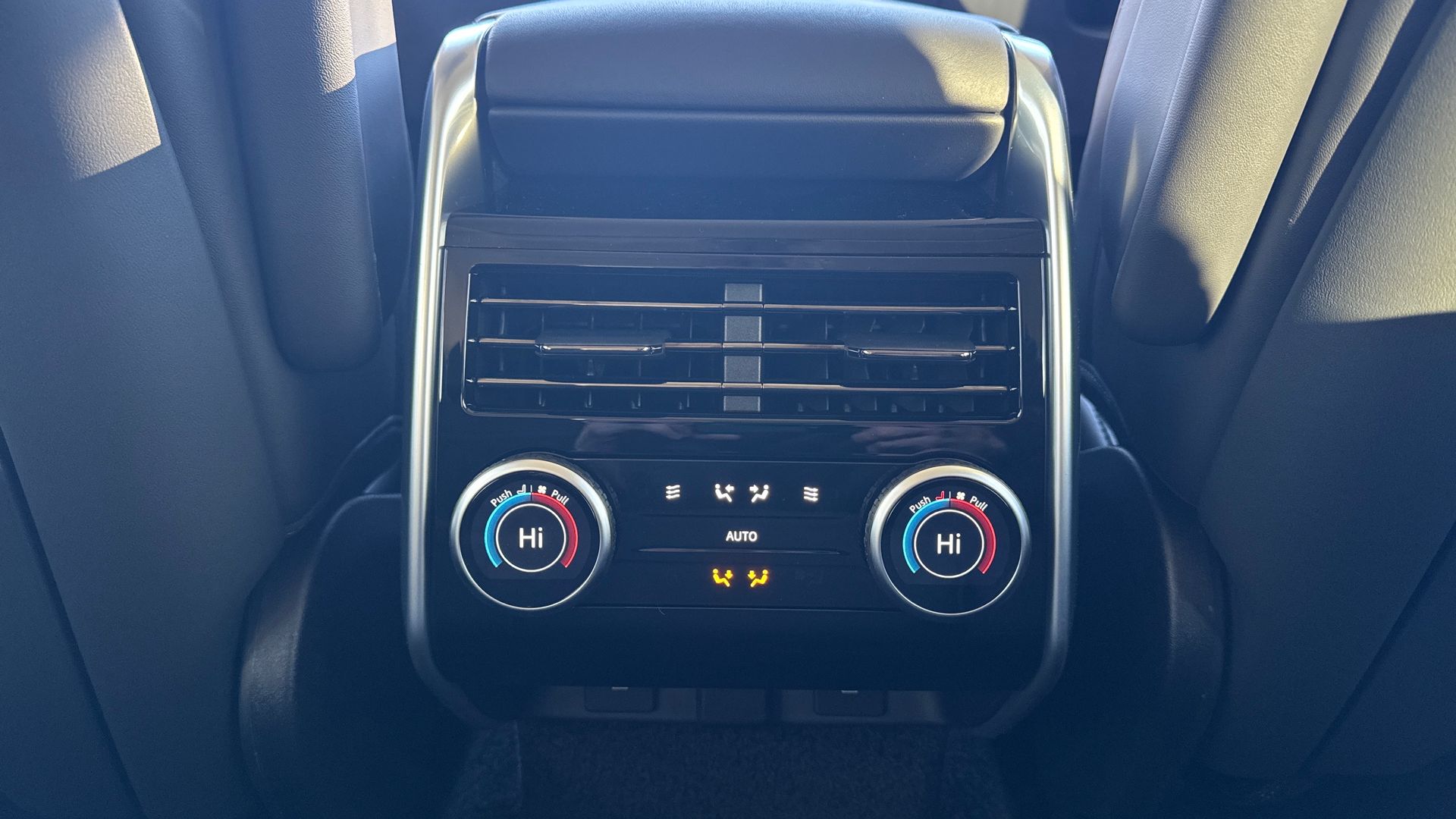 RANGE ROVER 3.0 D300 SE 4DR AUTO ESTATE