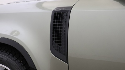 LAND ROVER DEFENDER 110