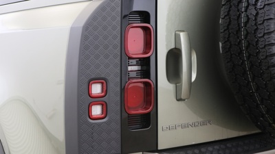 LAND ROVER DEFENDER 110