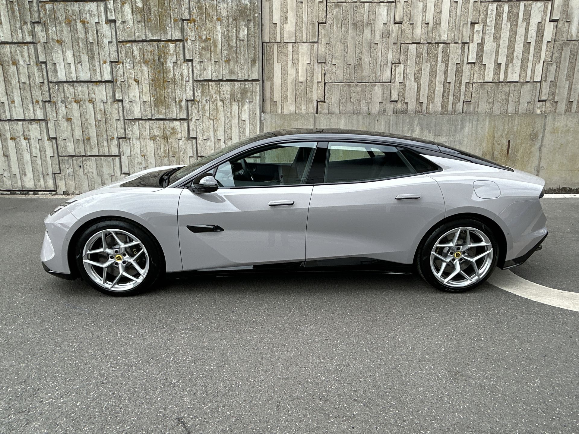 EMEYA 450KW 600 GT 102KWH 4DR AUTO SALOON
