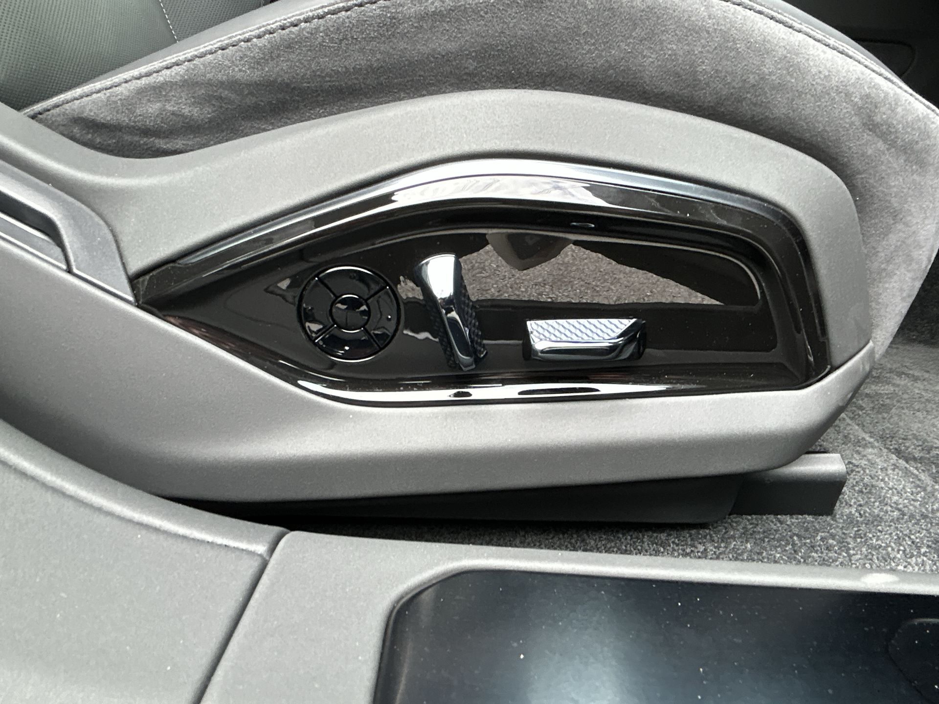 EMEYA 450KW 600 GT 102KWH 4DR AUTO SALOON