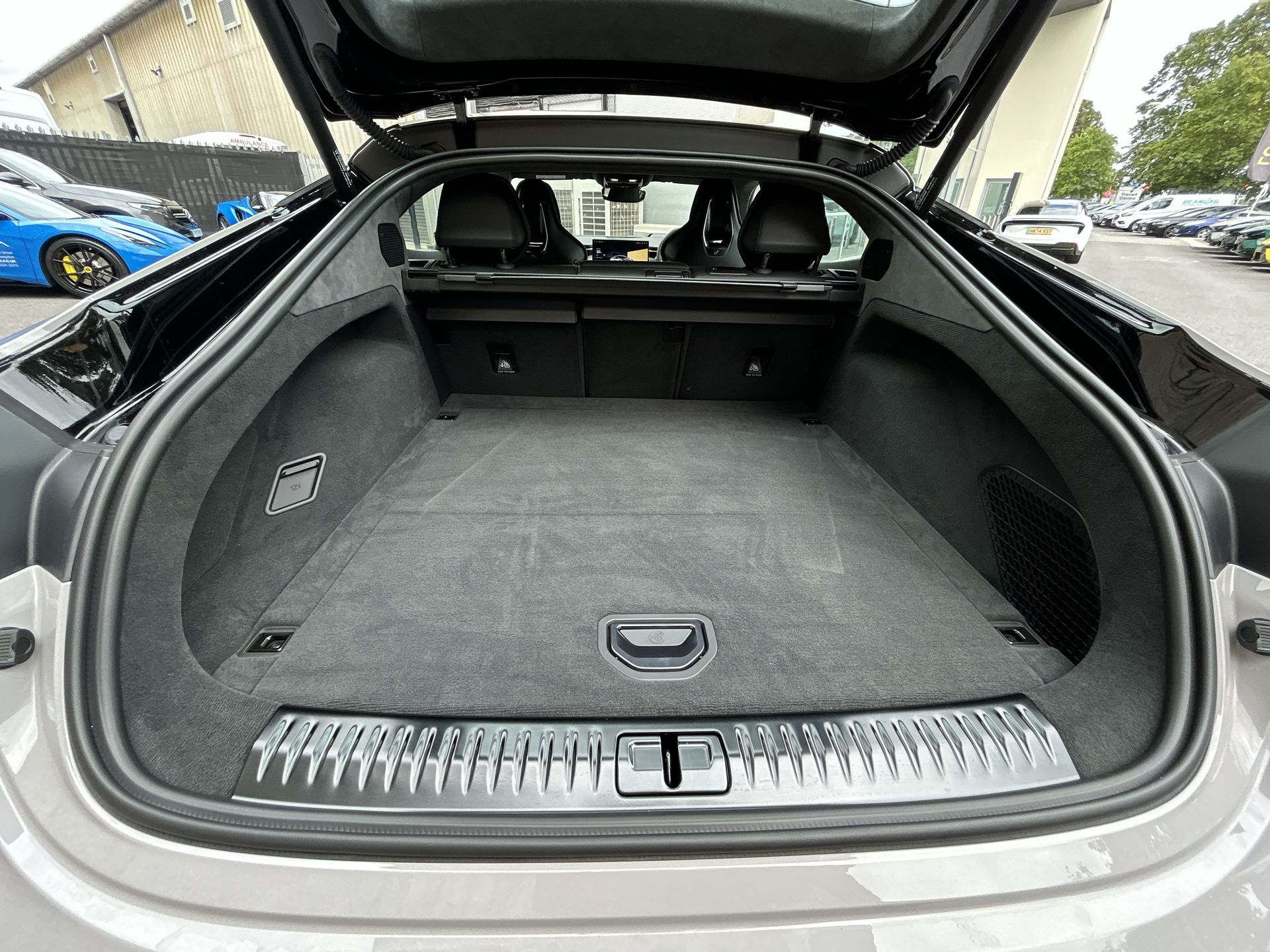 EMEYA 450KW 600 GT 102KWH 4DR AUTO SALOON