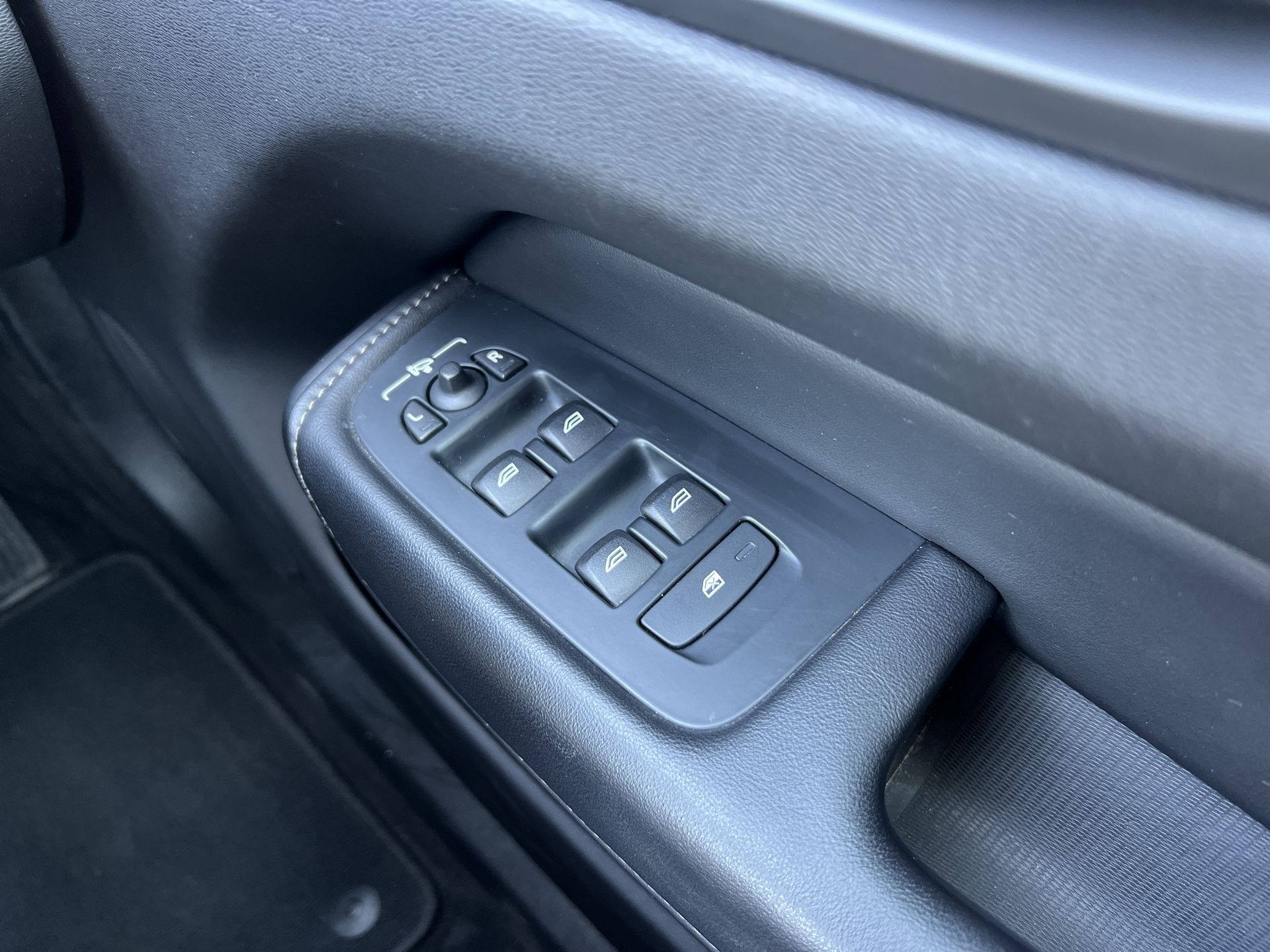 B4D AWD GEARTRONIC