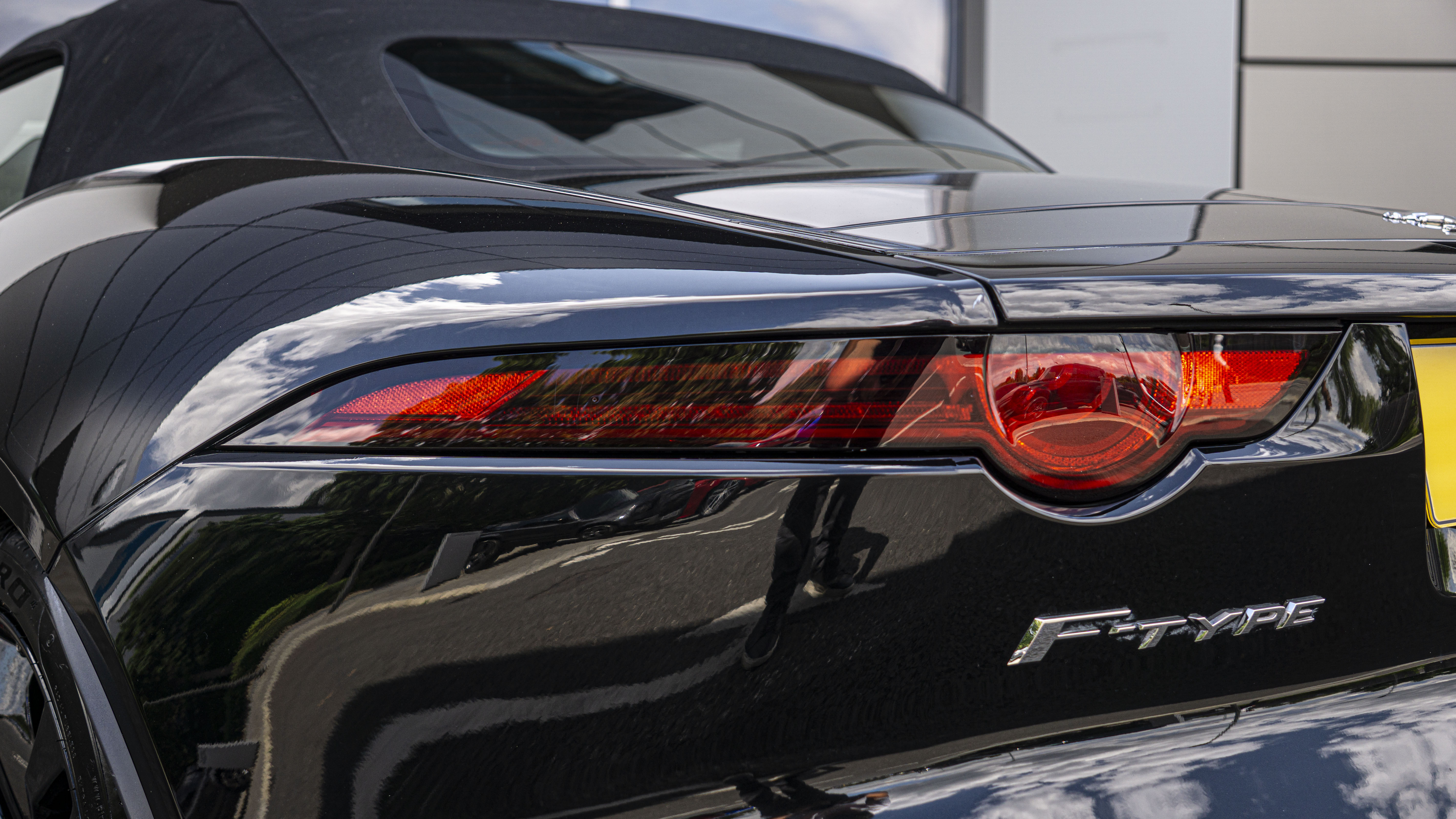 380 SUPERCHARGED V6 AWD