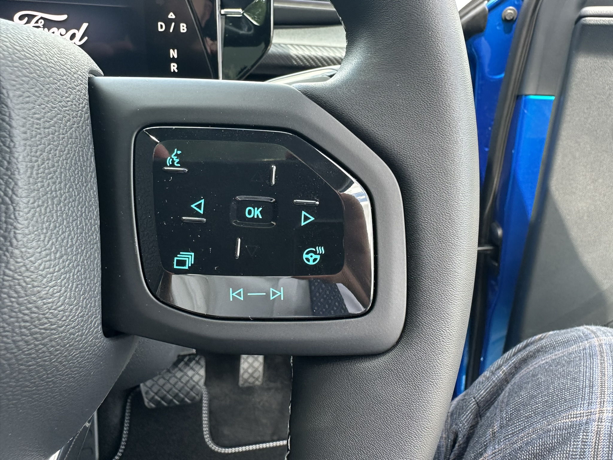 EXPLORER EV PREMIUM 5 DOOR 77KWH EXTENDED RANGE RWD 1 SPEED AUTOMATIC