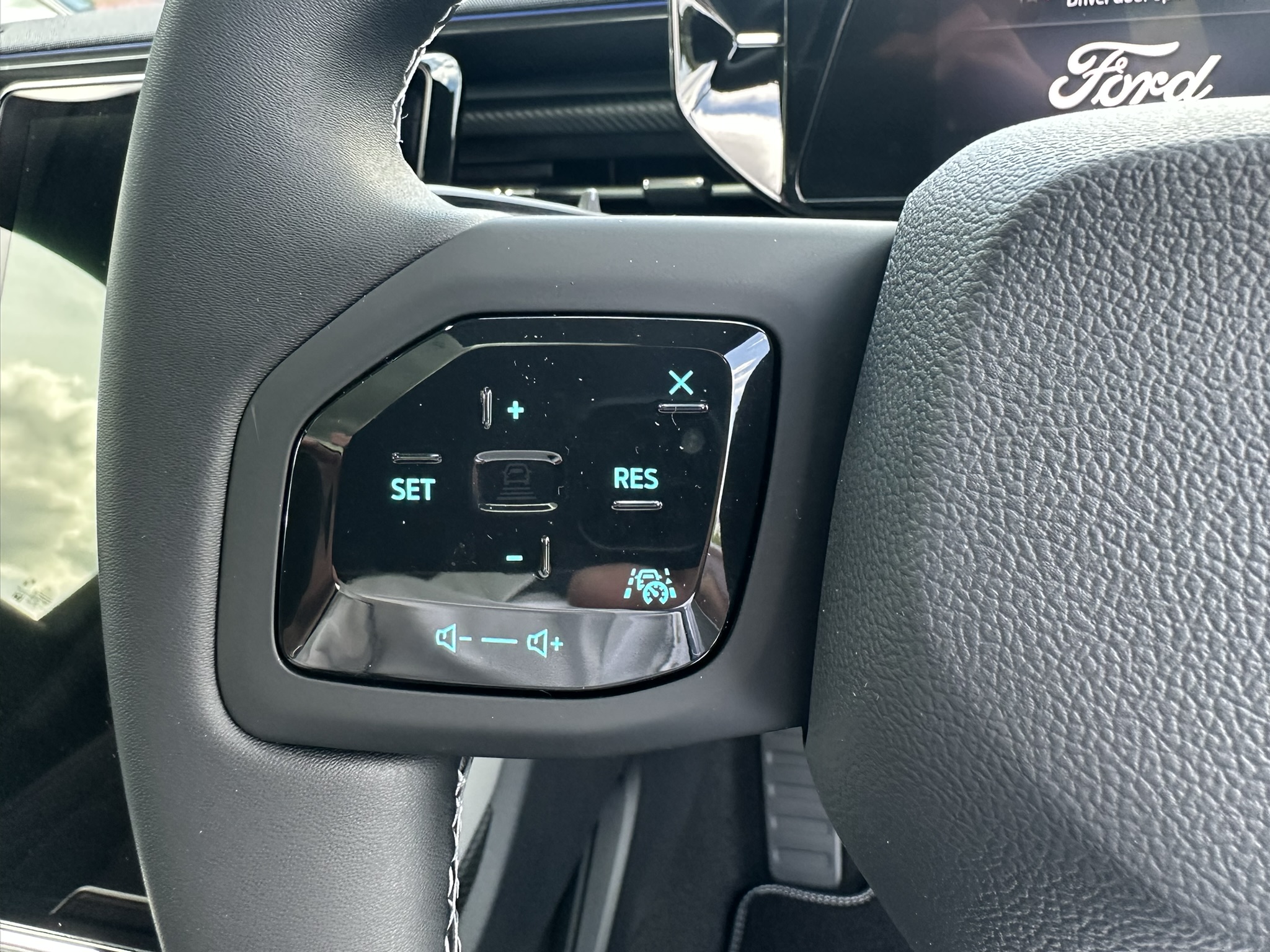 EXPLORER EV PREMIUM 5 DOOR 77KWH EXTENDED RANGE RWD 1 SPEED AUTOMATIC