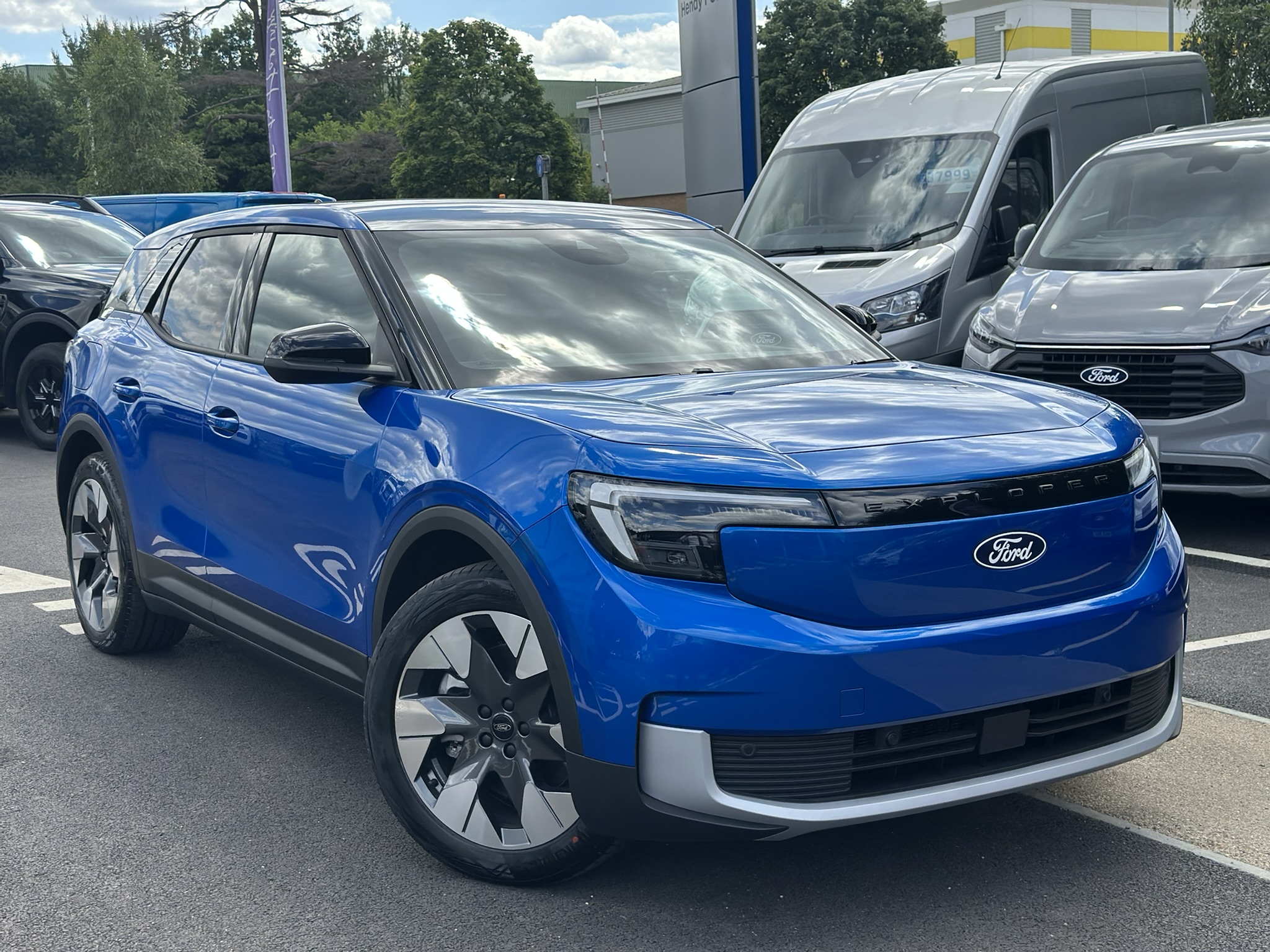 EXPLORER EV PREMIUM 5 DOOR 77KWH EXTENDED RANGE RWD 1 SPEED AUTOMATIC