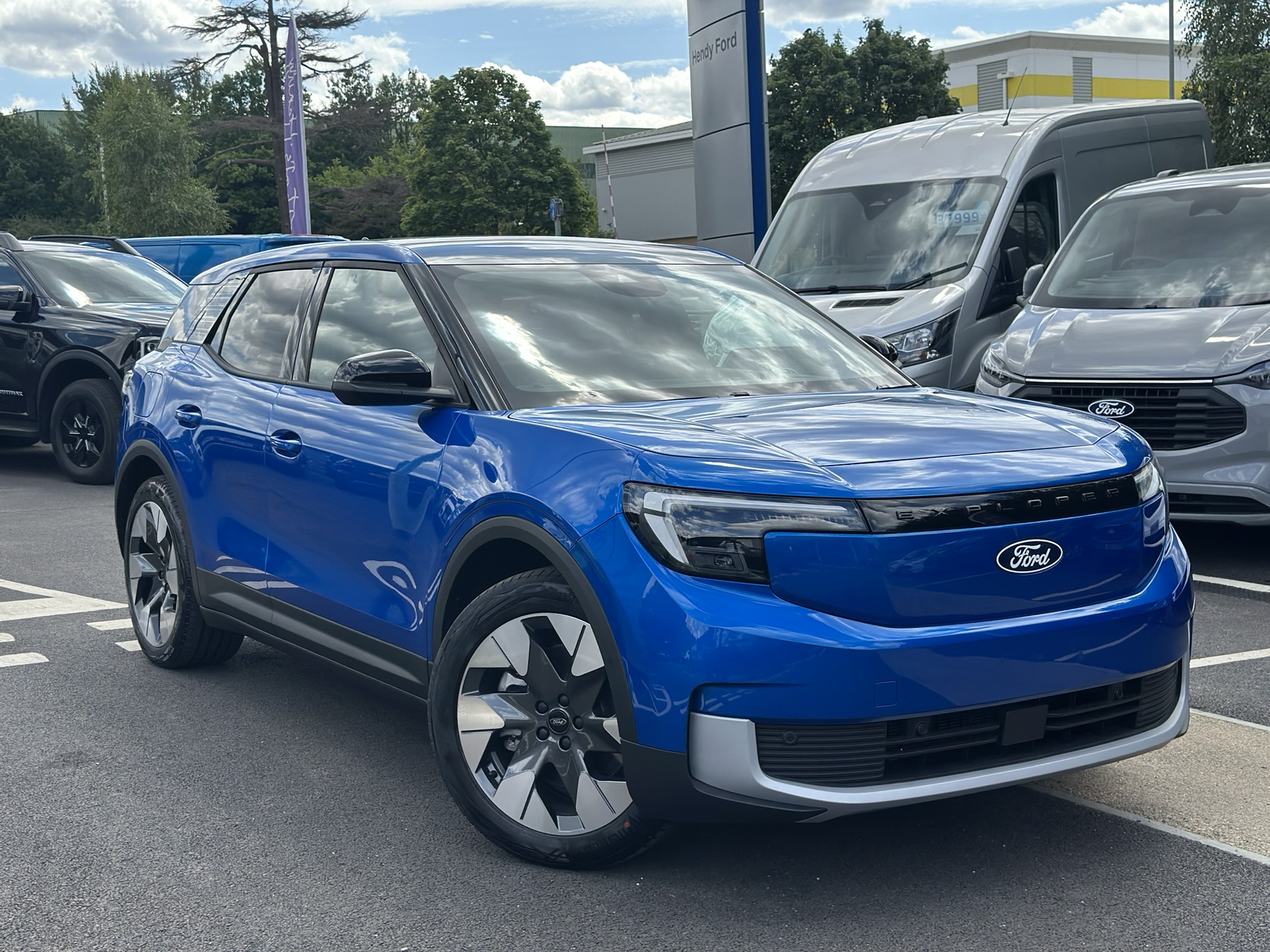 EXPLORER EV PREMIUM 5 DOOR 77KWH EXTENDED RANGE RWD 1 SPEED AUTOMATIC