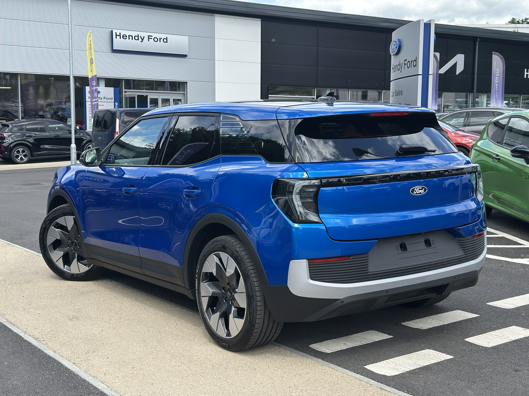 EXPLORER EV PREMIUM 5 DOOR 77KWH EXTENDED RANGE RWD 1 SPEED AUTOMATIC