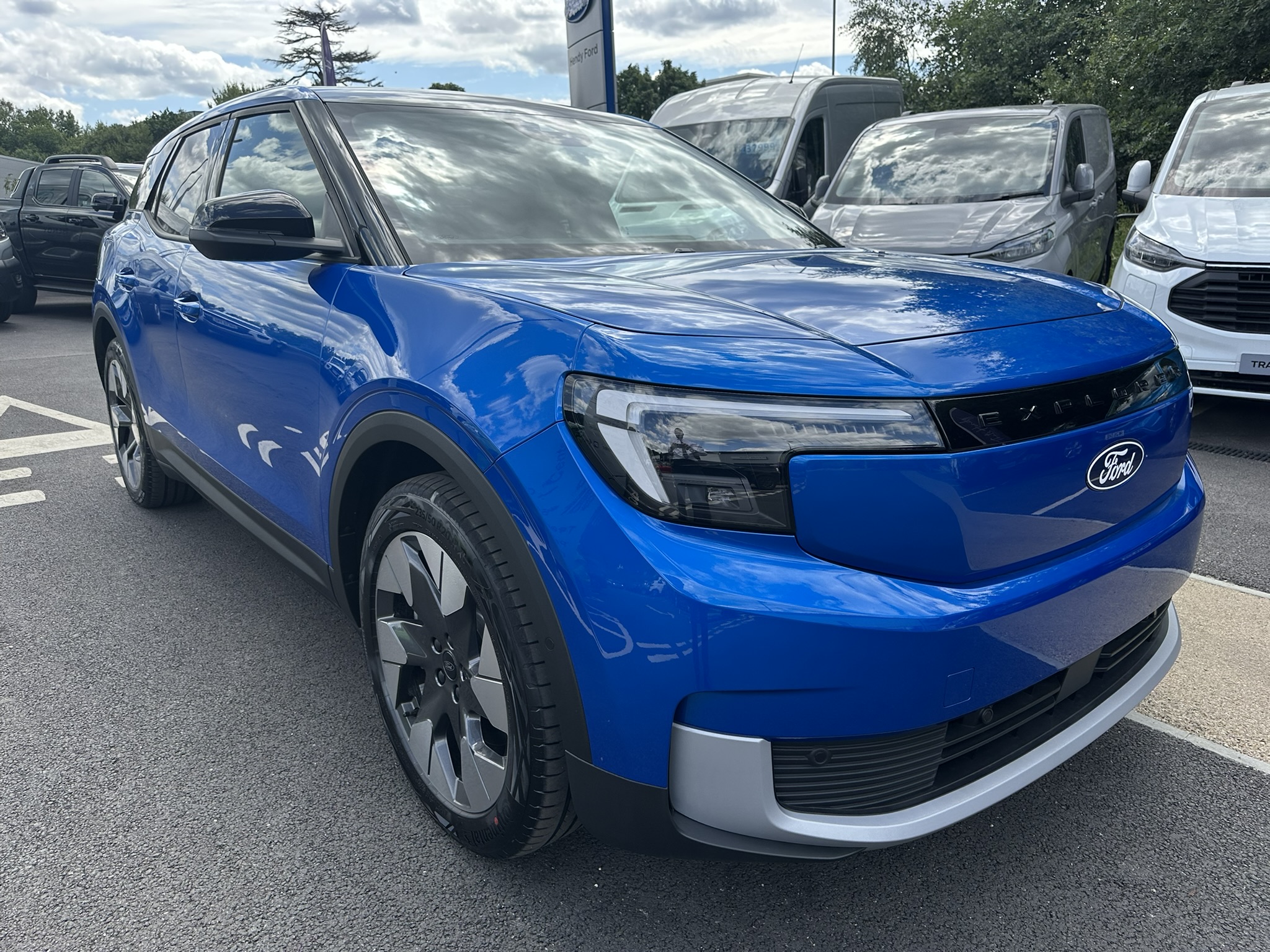 EXPLORER EV PREMIUM 5 DOOR 77KWH EXTENDED RANGE RWD 1 SPEED AUTOMATIC