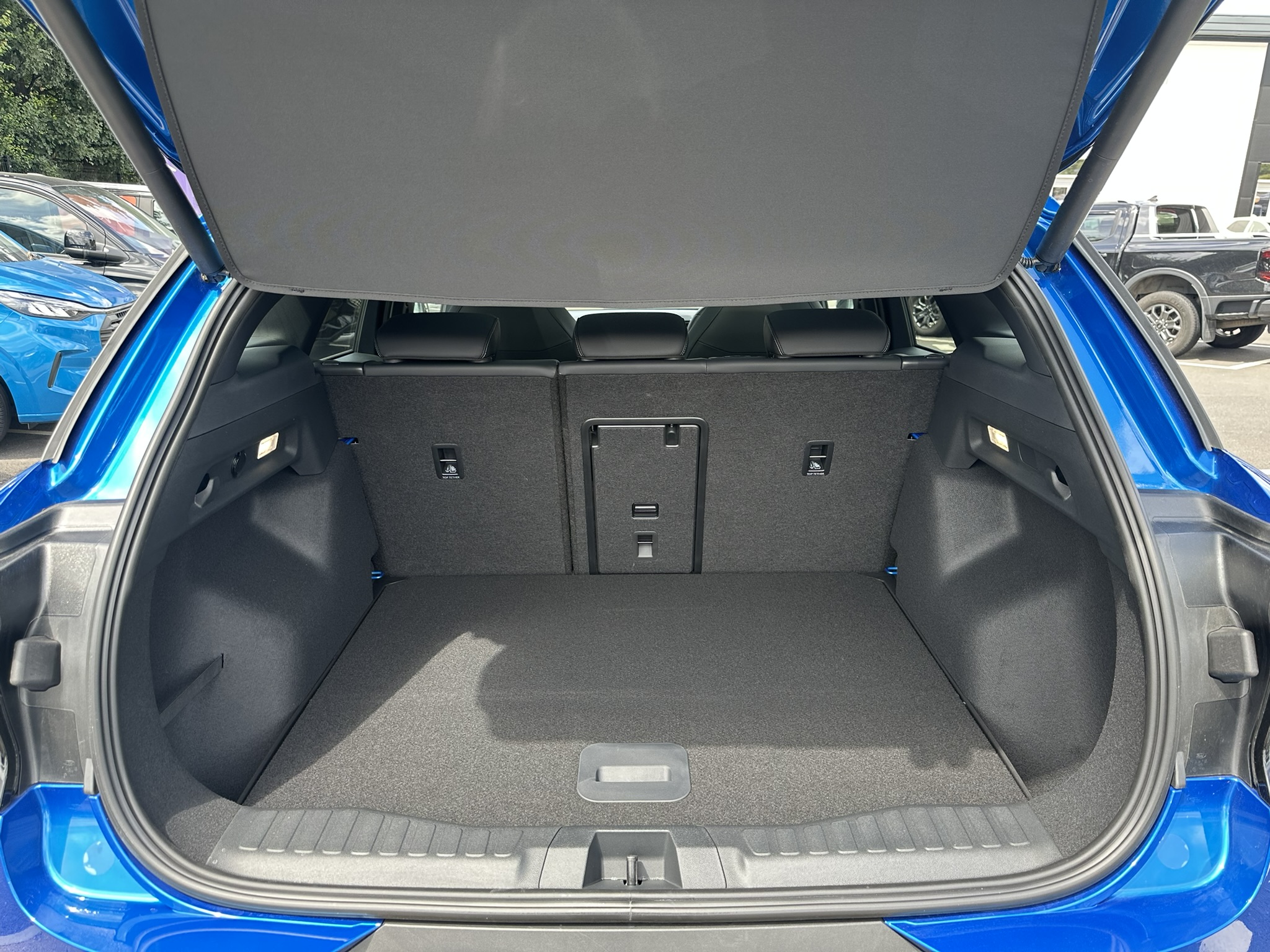 EXPLORER EV PREMIUM 5 DOOR 77KWH EXTENDED RANGE RWD 1 SPEED AUTOMATIC