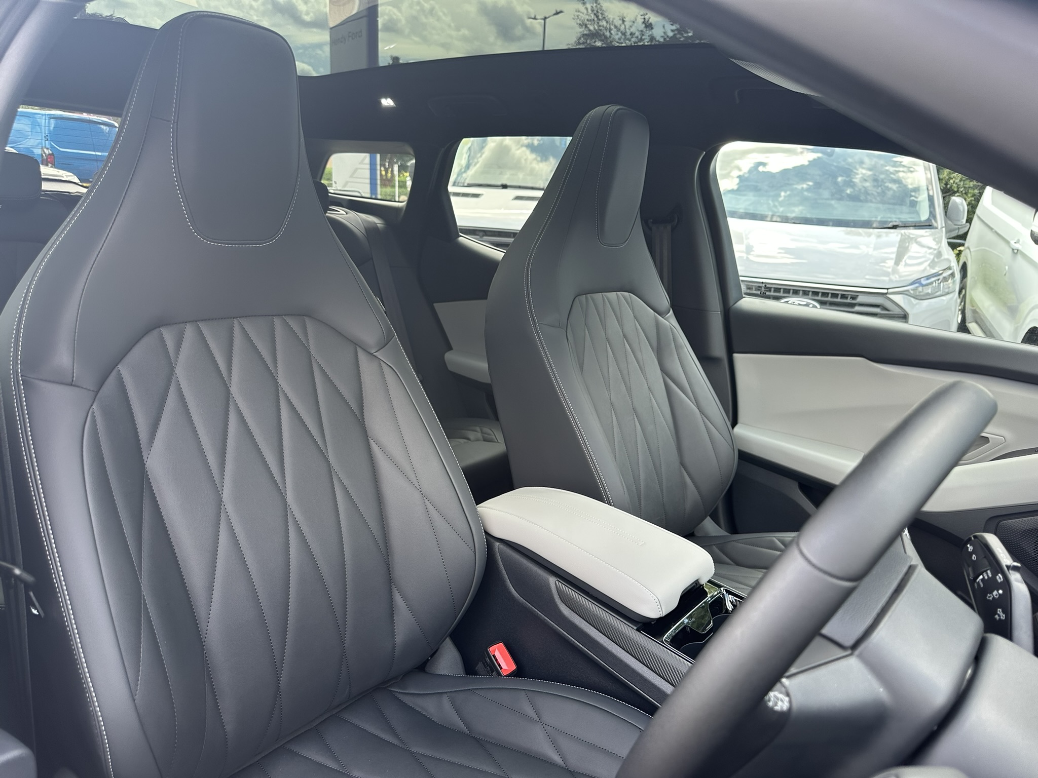 EXPLORER EV PREMIUM 5 DOOR 77KWH EXTENDED RANGE RWD 1 SPEED AUTOMATIC
