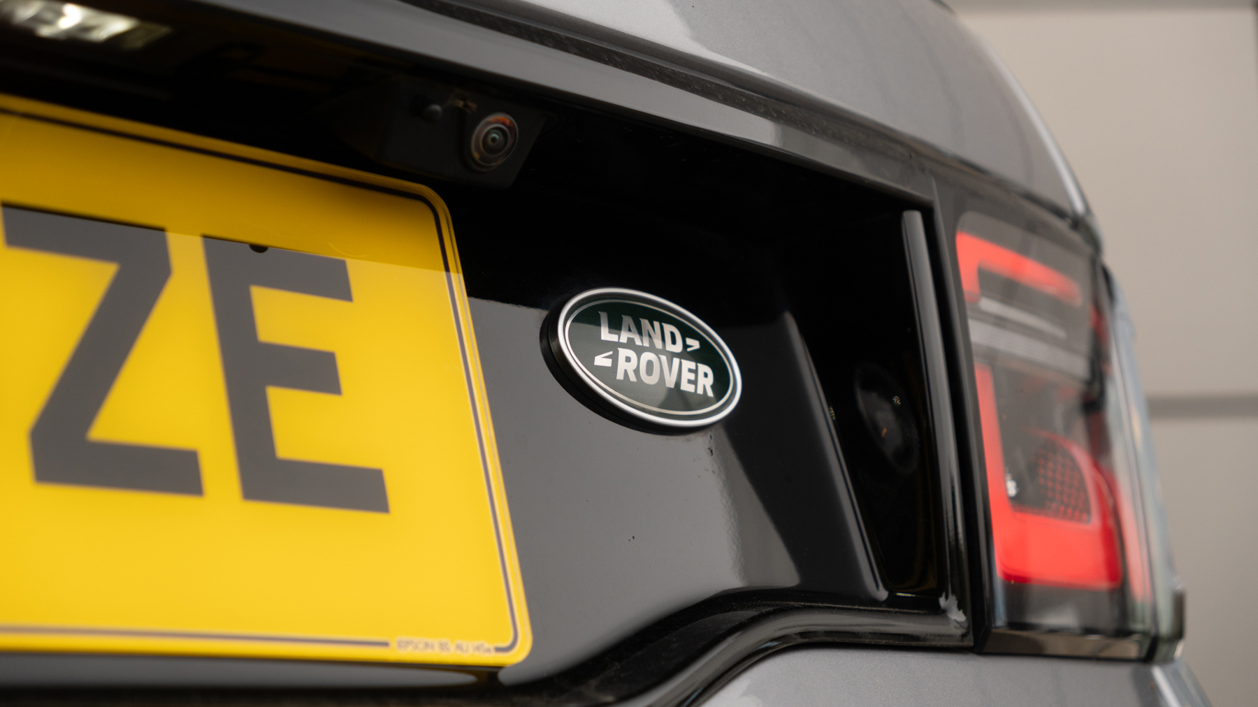 Land Rover DISCOVERY SPORT, SUV, Eiger Grey .