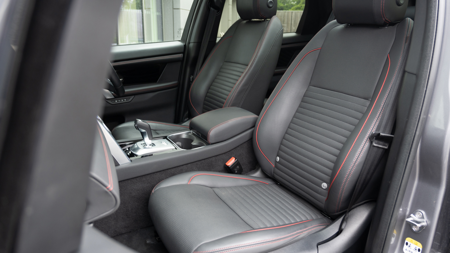 Land Rover DISCOVERY SPORT, SUV, Eiger Grey .